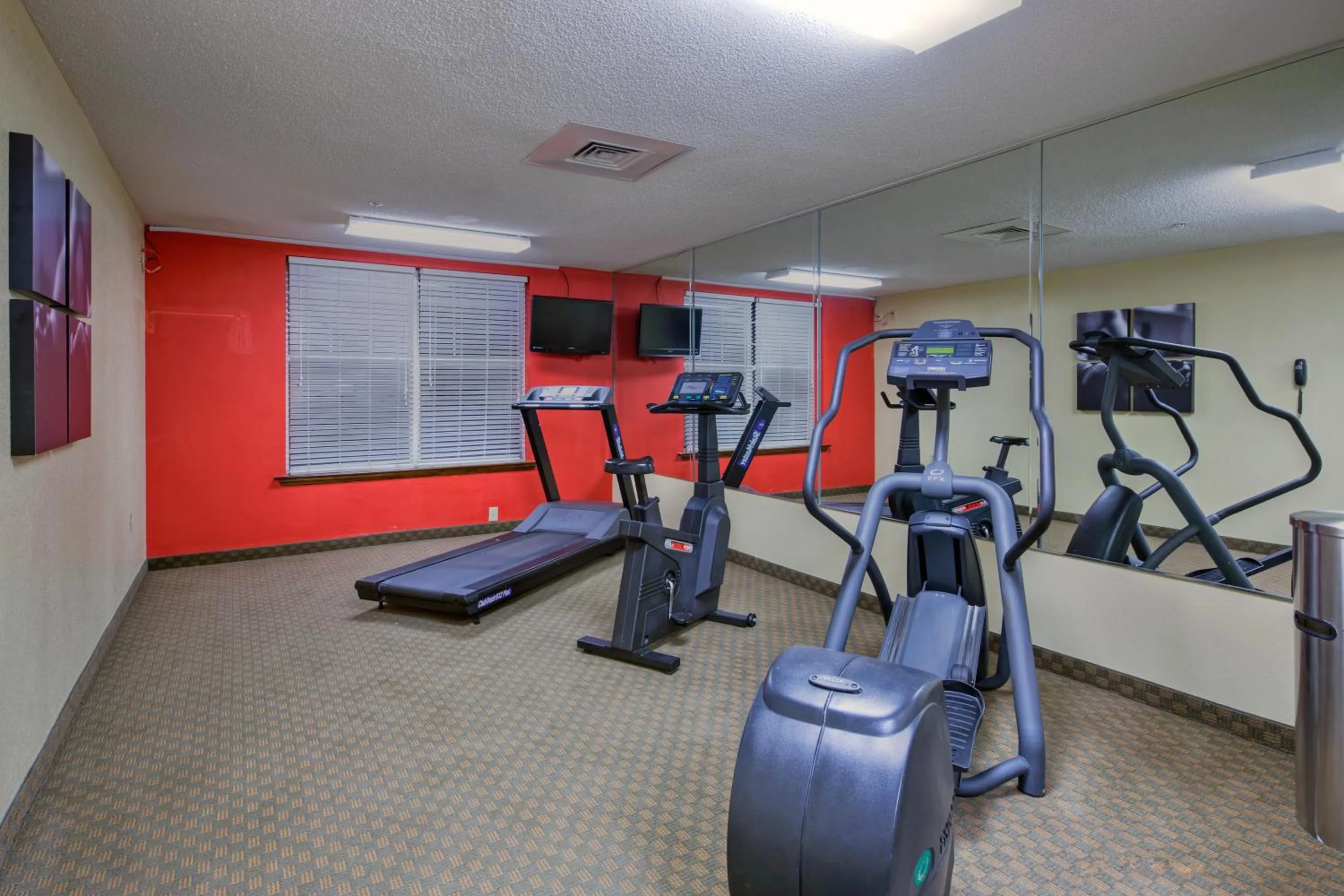 Fitness centre/facilities in Country Inn & Suites by Radisson, Lumberton, NC