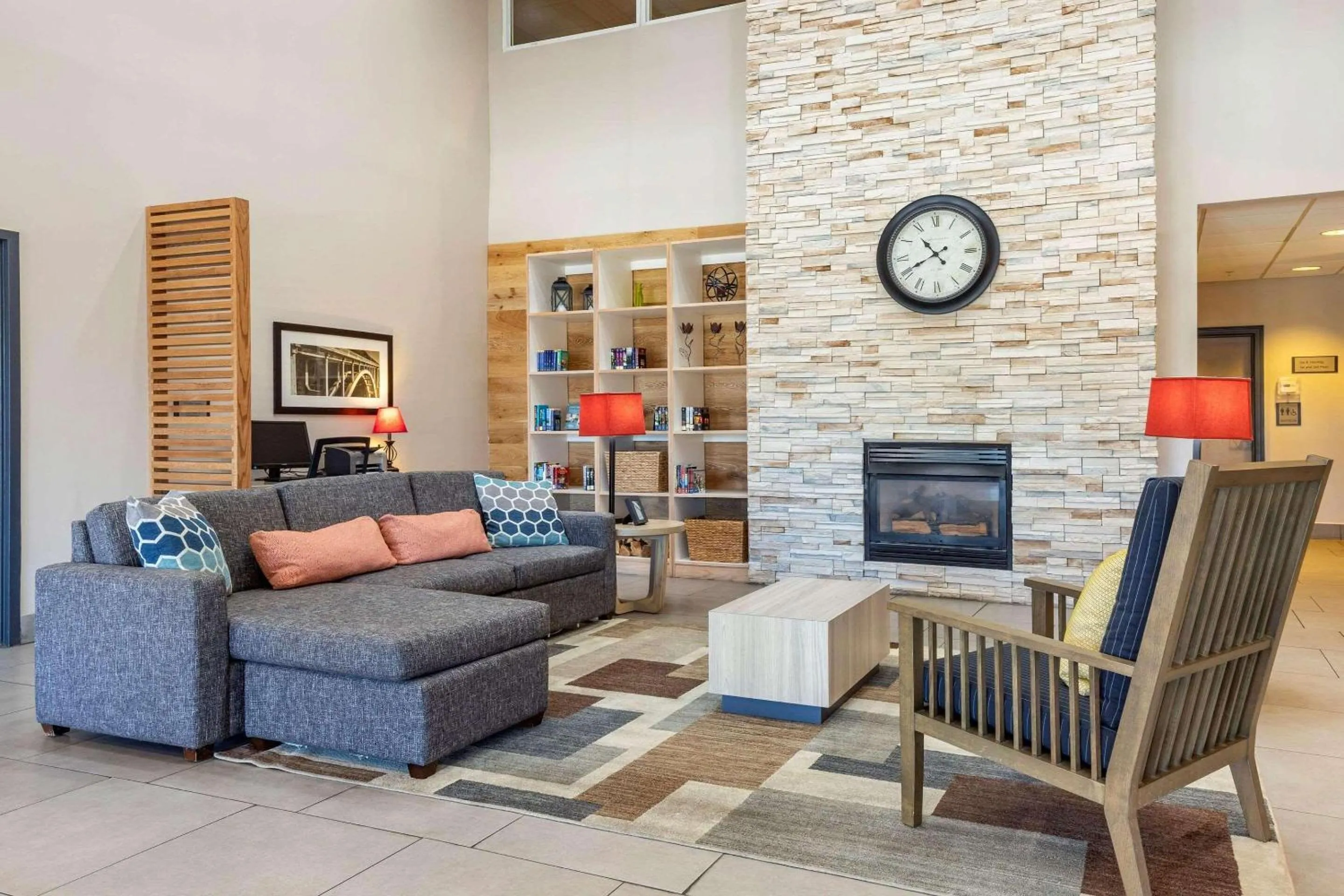 Lobby or reception in Country Inn & Suites by Radisson, Lumberton, NC