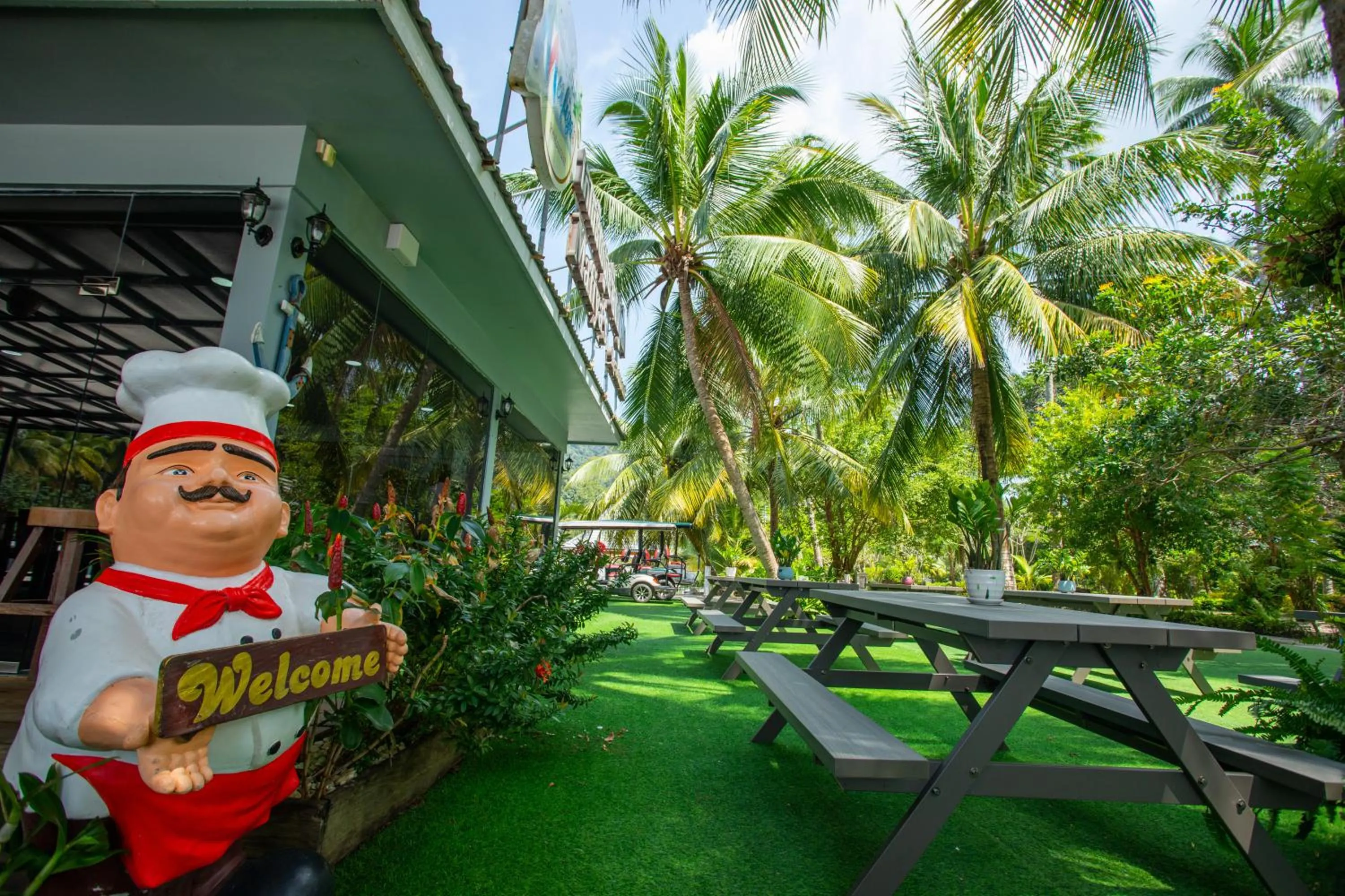 Restaurant/places to eat in Mafiya Resort