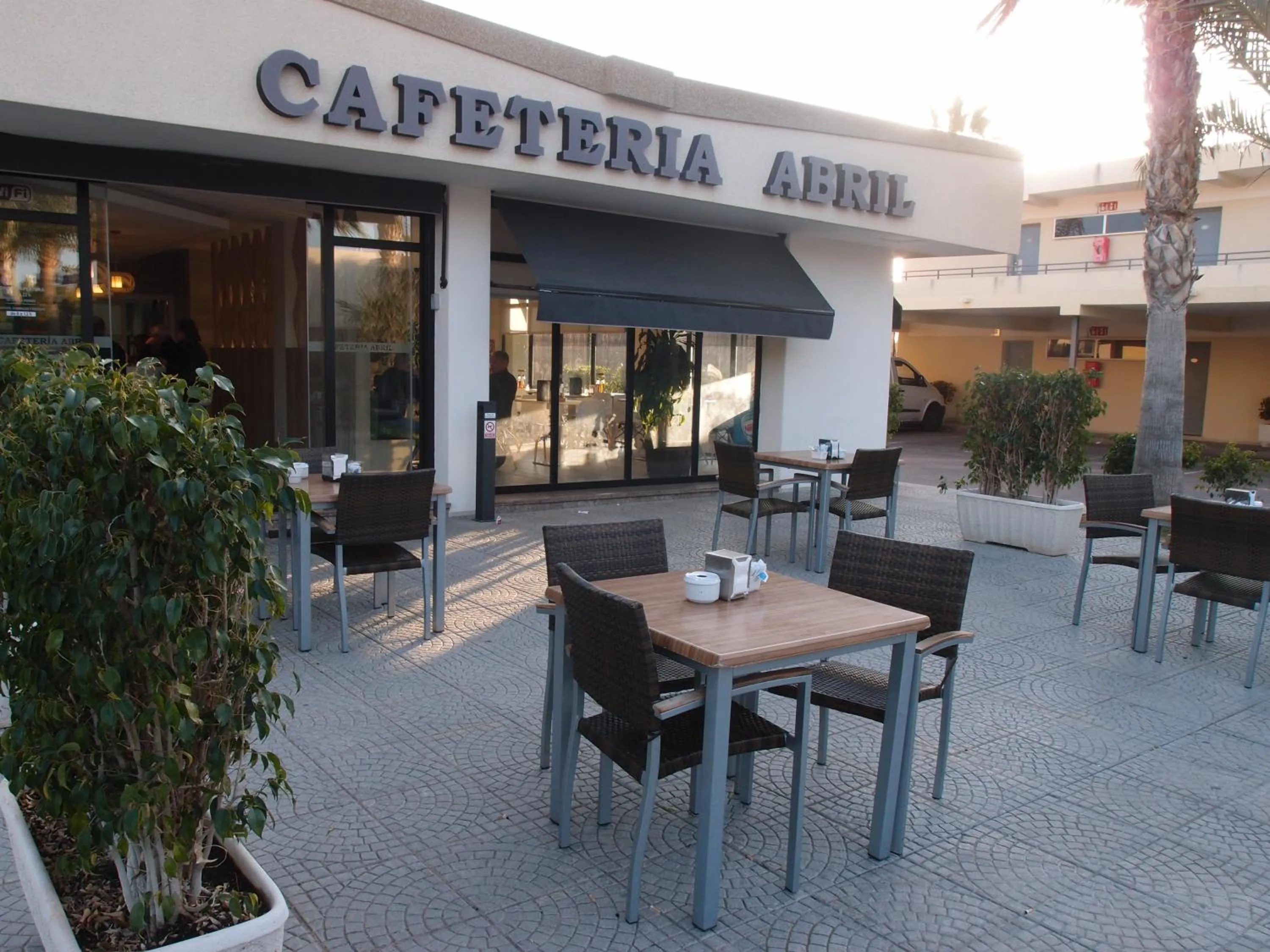 Restaurant/places to eat in Hospedium Hotel Abril