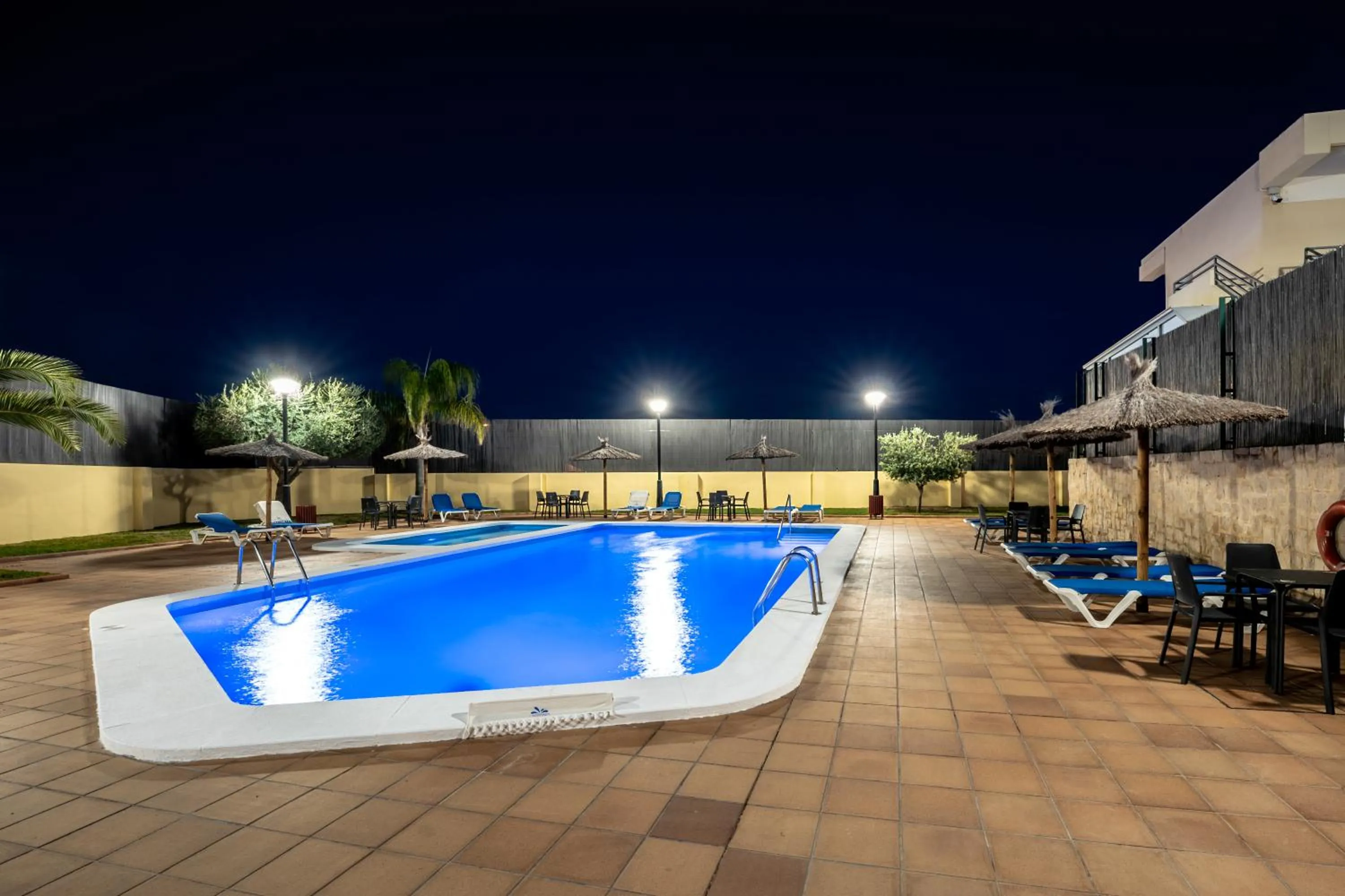 Swimming pool in Hospedium Hotel Abril