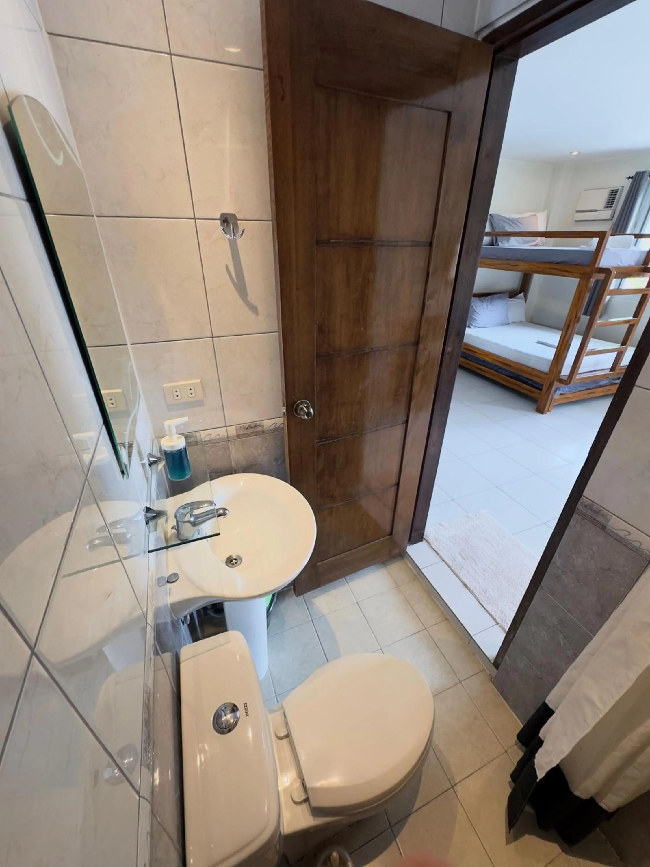 Toilet, Bed in Victoria's Bed & Breakfast