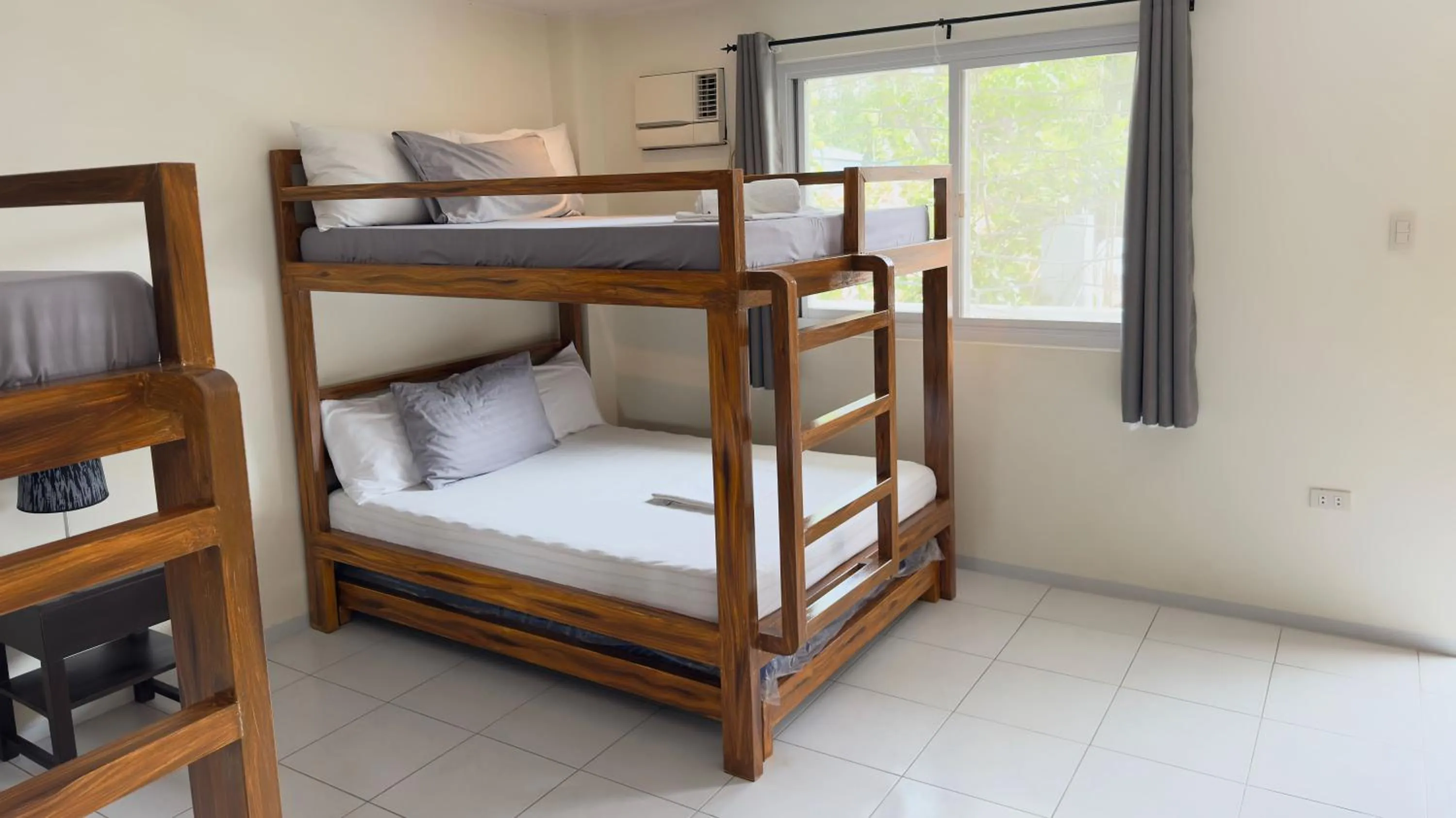 bunk bed, Bed in Victoria's Bed & Breakfast