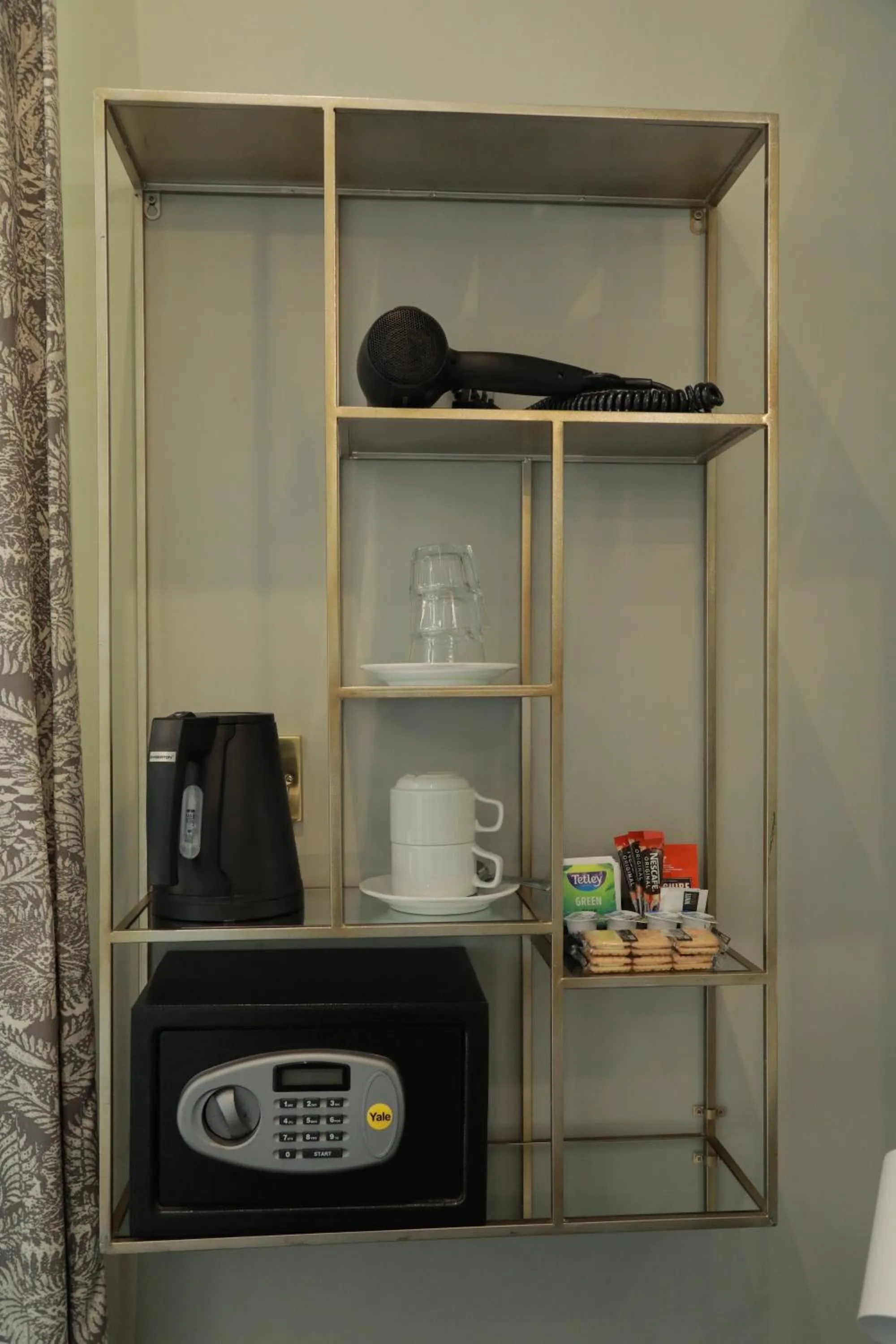Coffee/tea facilities in Bloomsbury Palace Hotel