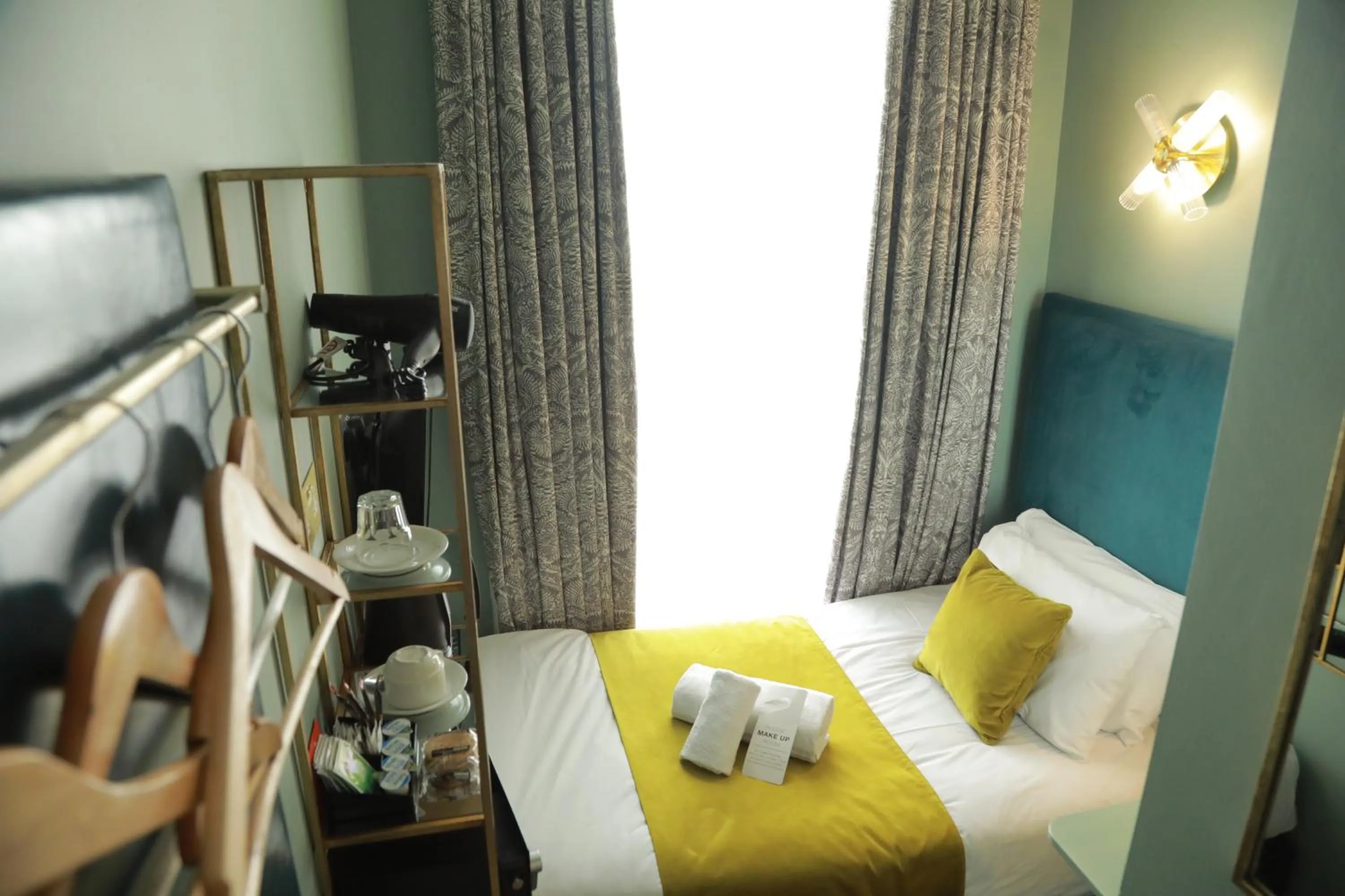 Bed in Bloomsbury Palace Hotel