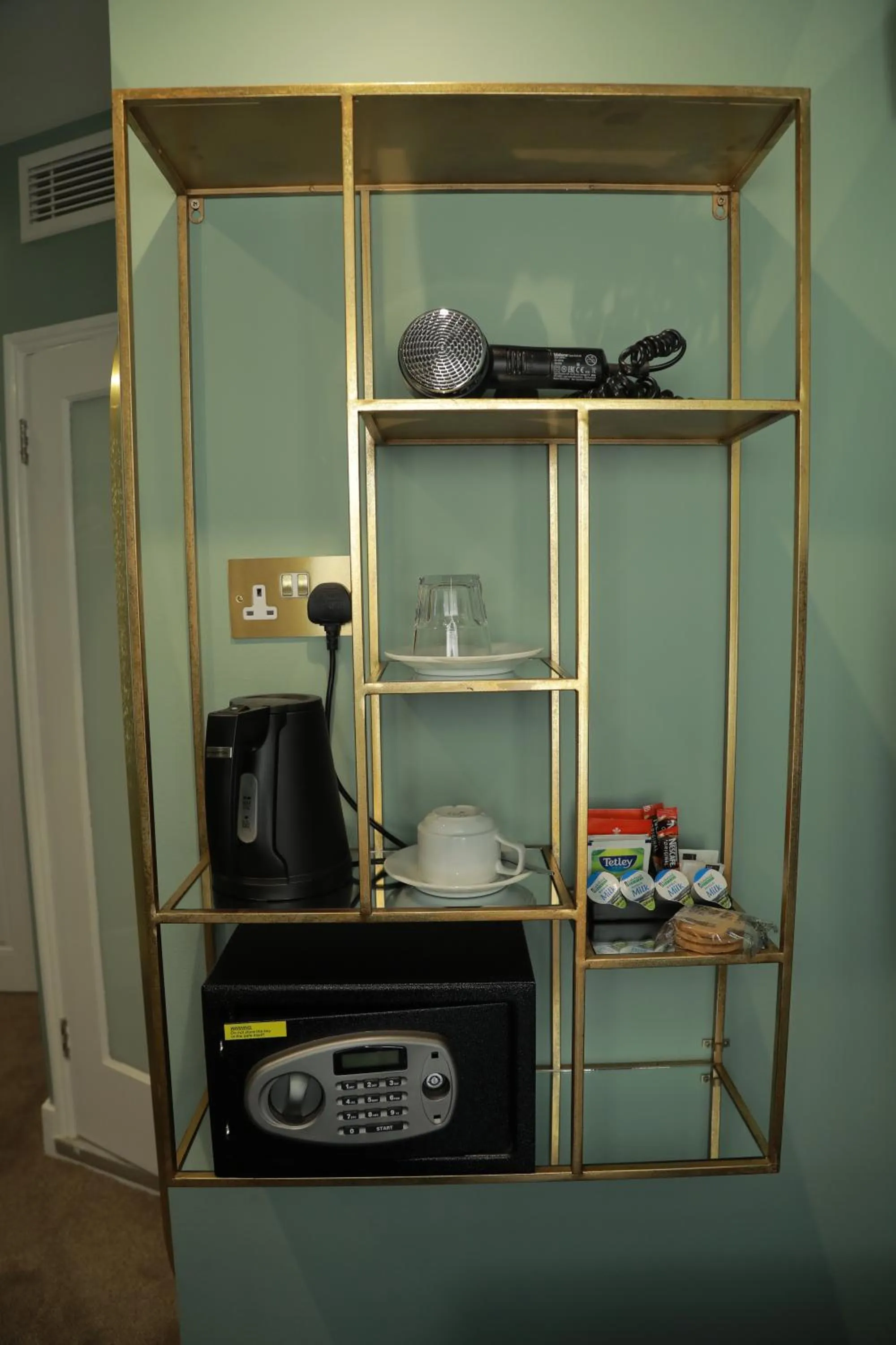 Coffee/tea facilities in Bloomsbury Palace Hotel