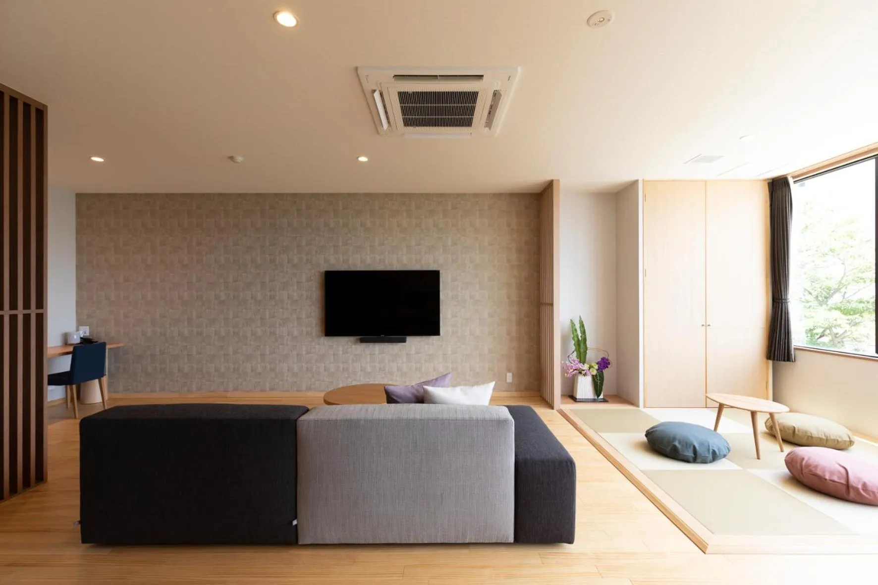 Living room, Bed in 宮島離れの宿 IBUKU -Miyajima Hanare no Yado IBUKU-