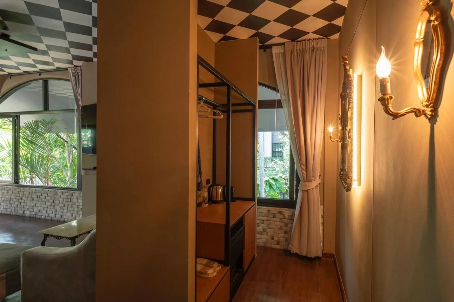 Bed in Bangkok Oasis Hotel