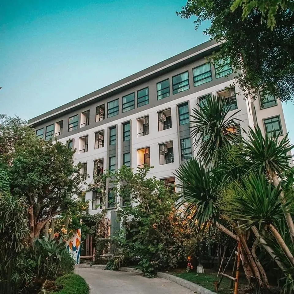 Property building in Bangkok Oasis Hotel