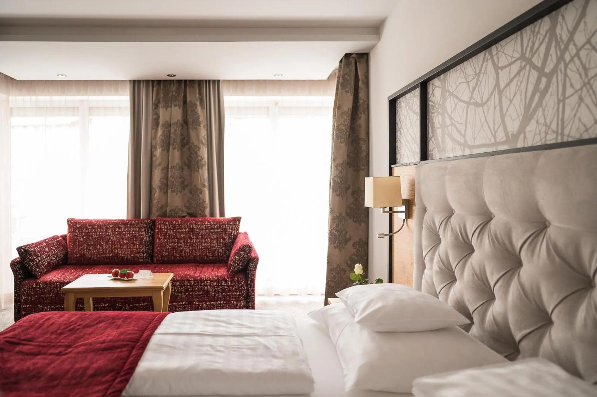 Living room, Bed in Hotel Seespitz