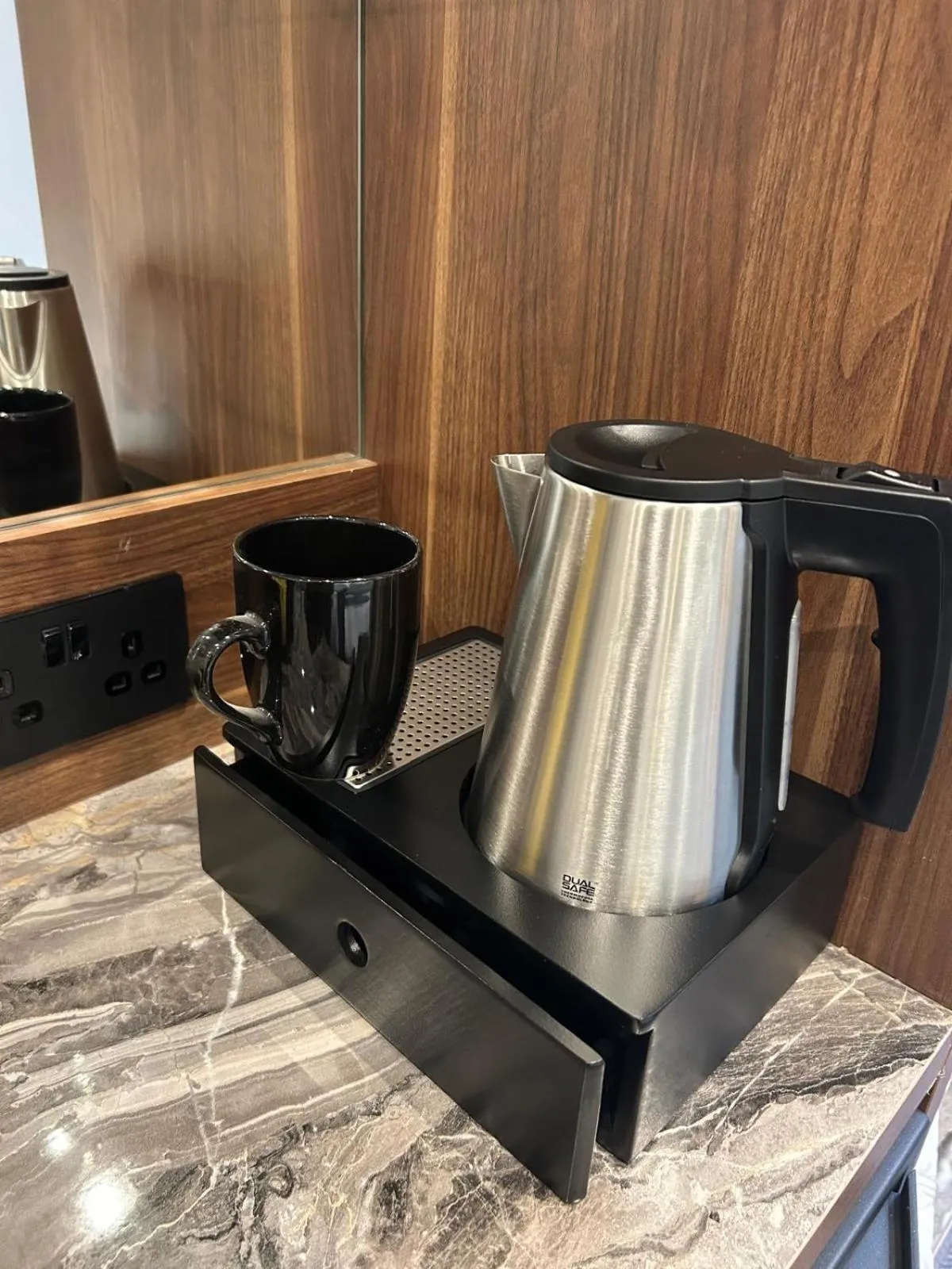 Coffee/tea facilities in St Mark's - Merit Hotels