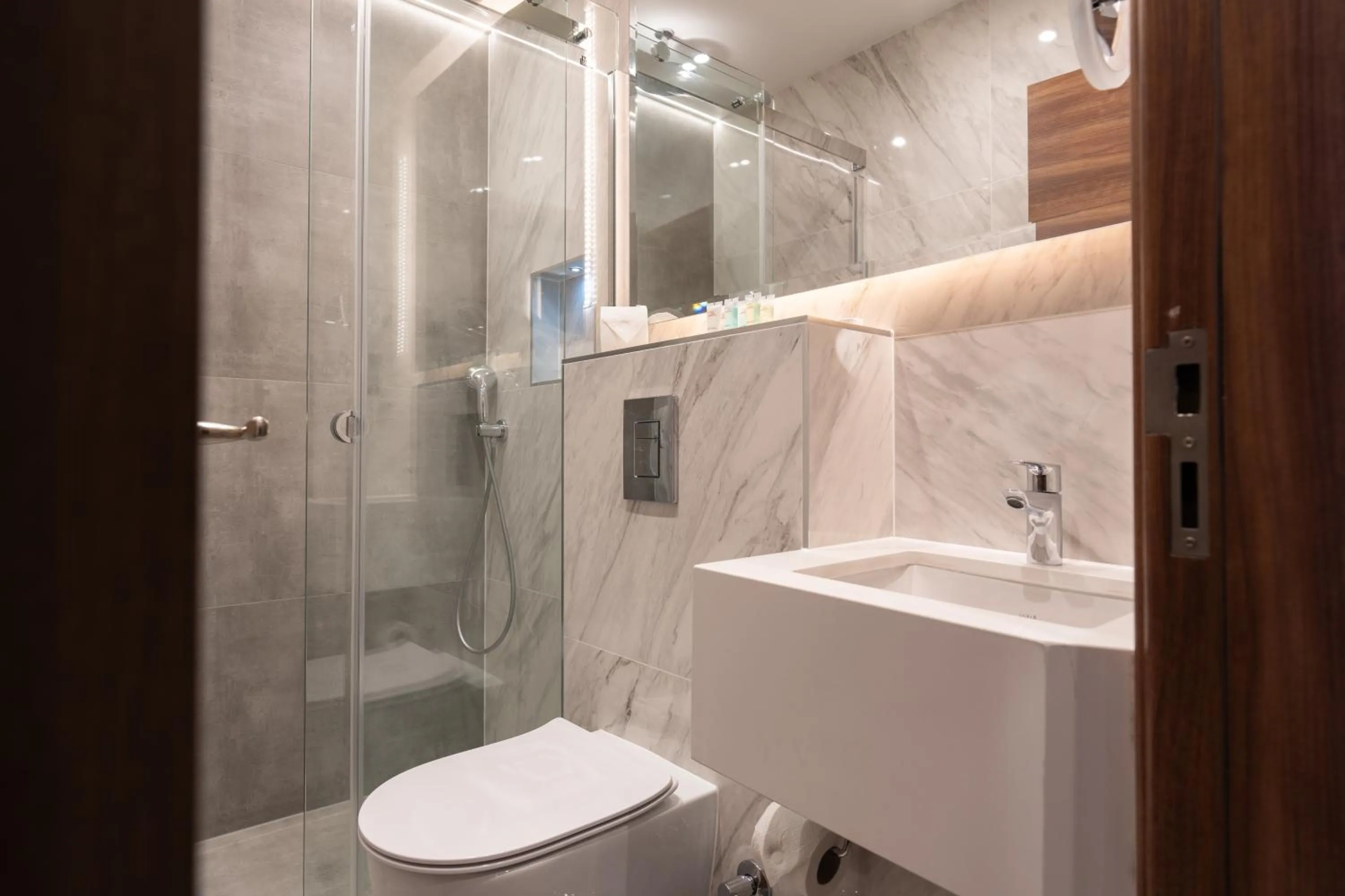Shower in St Mark's - Merit Hotels