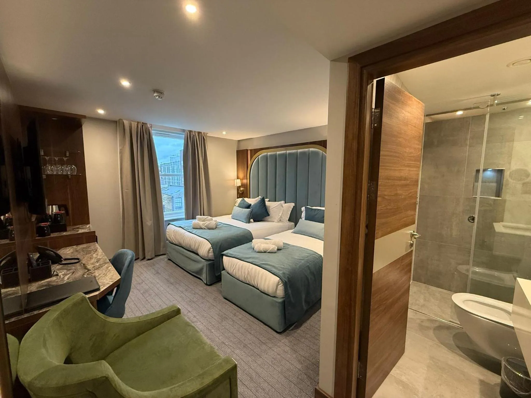 Photo of the whole room, Bed in St Mark's - Merit Hotels