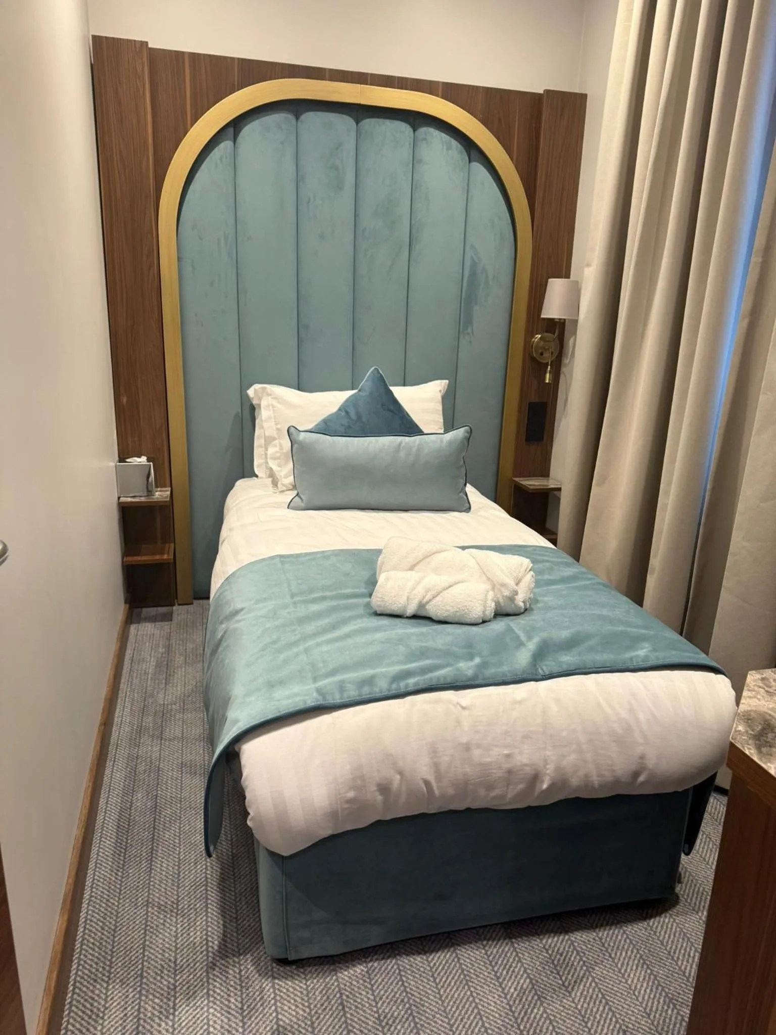 Bedroom, Bed in St Mark's - Merit Hotels