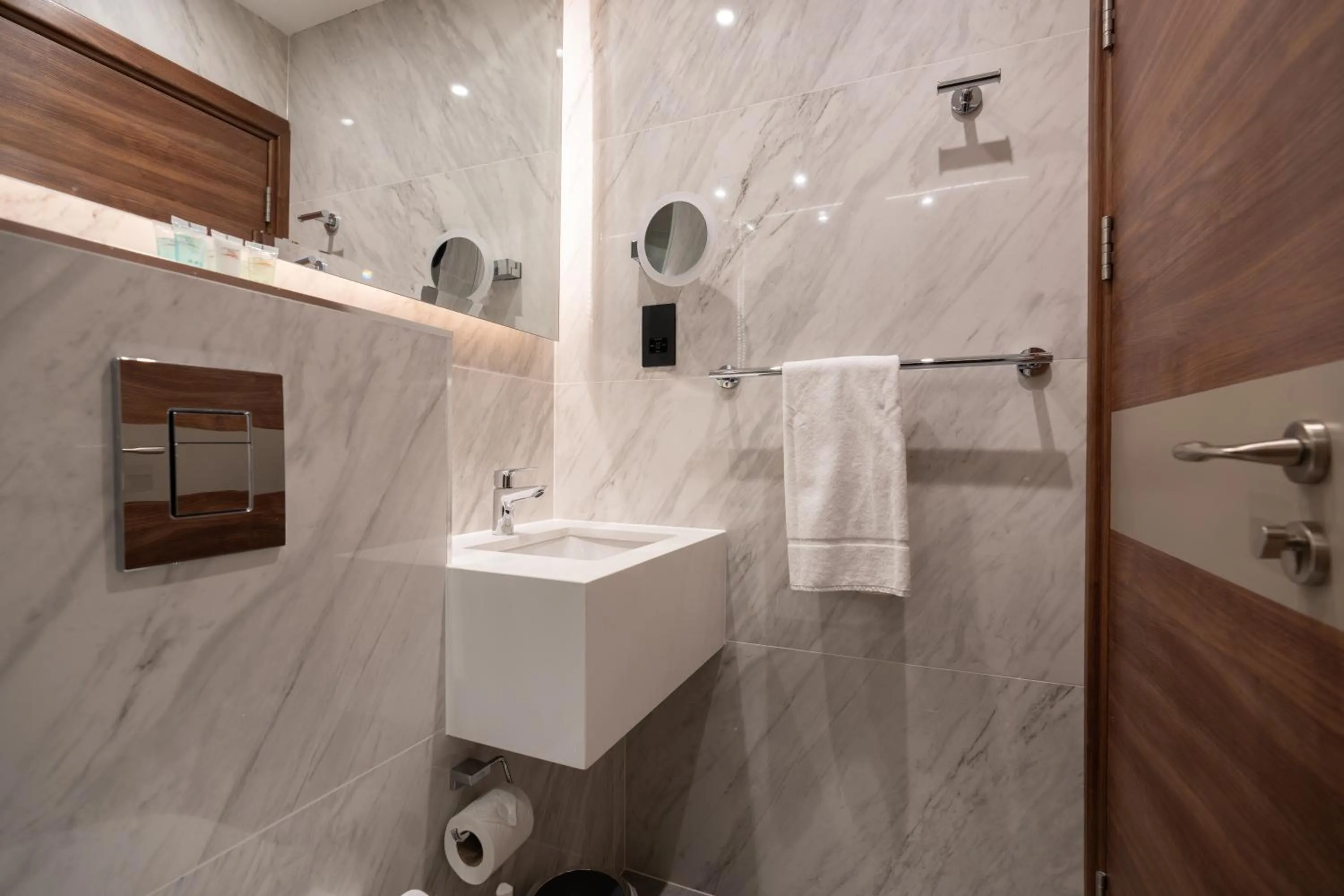 Shower in St Mark's - Merit Hotels