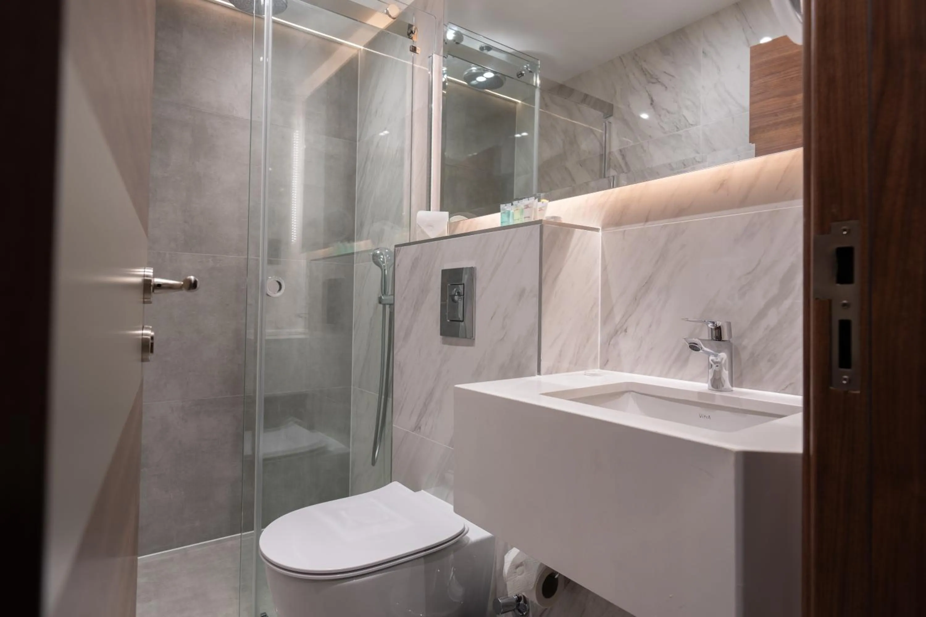 Shower in St Mark's - Merit Hotels
