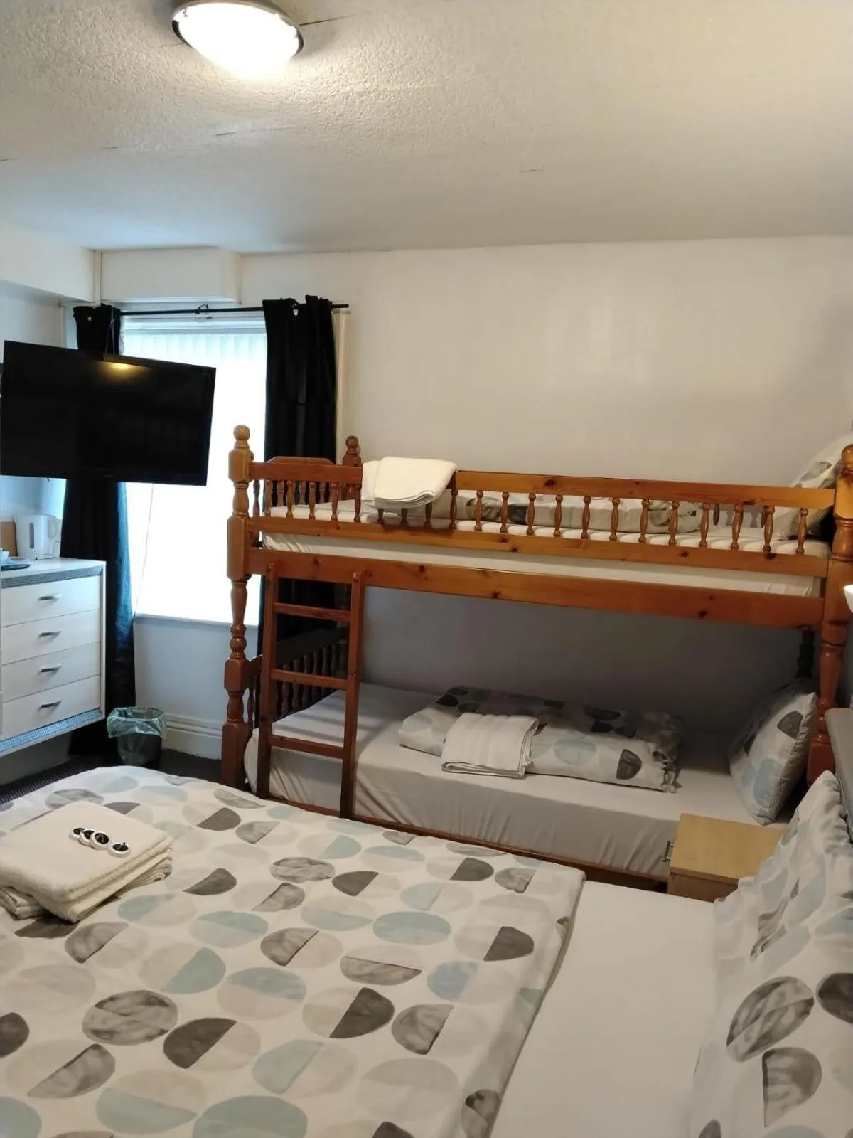 Bed in Fern Villa Hotel - Albert Road