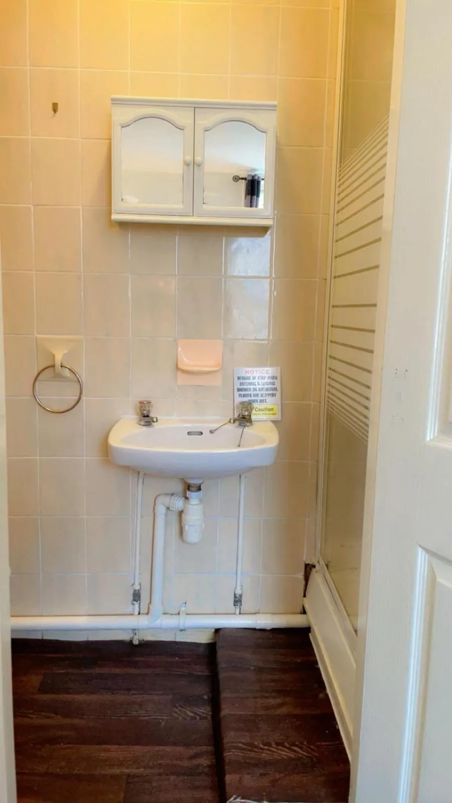 Bathroom in Fern Villa Hotel - Albert Road