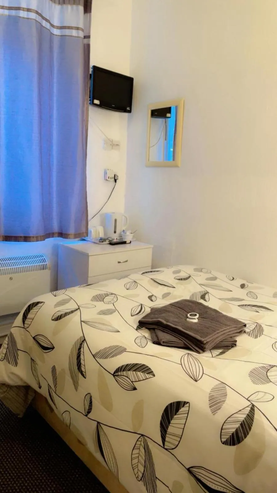 Bed in Fern Villa Hotel - Albert Road