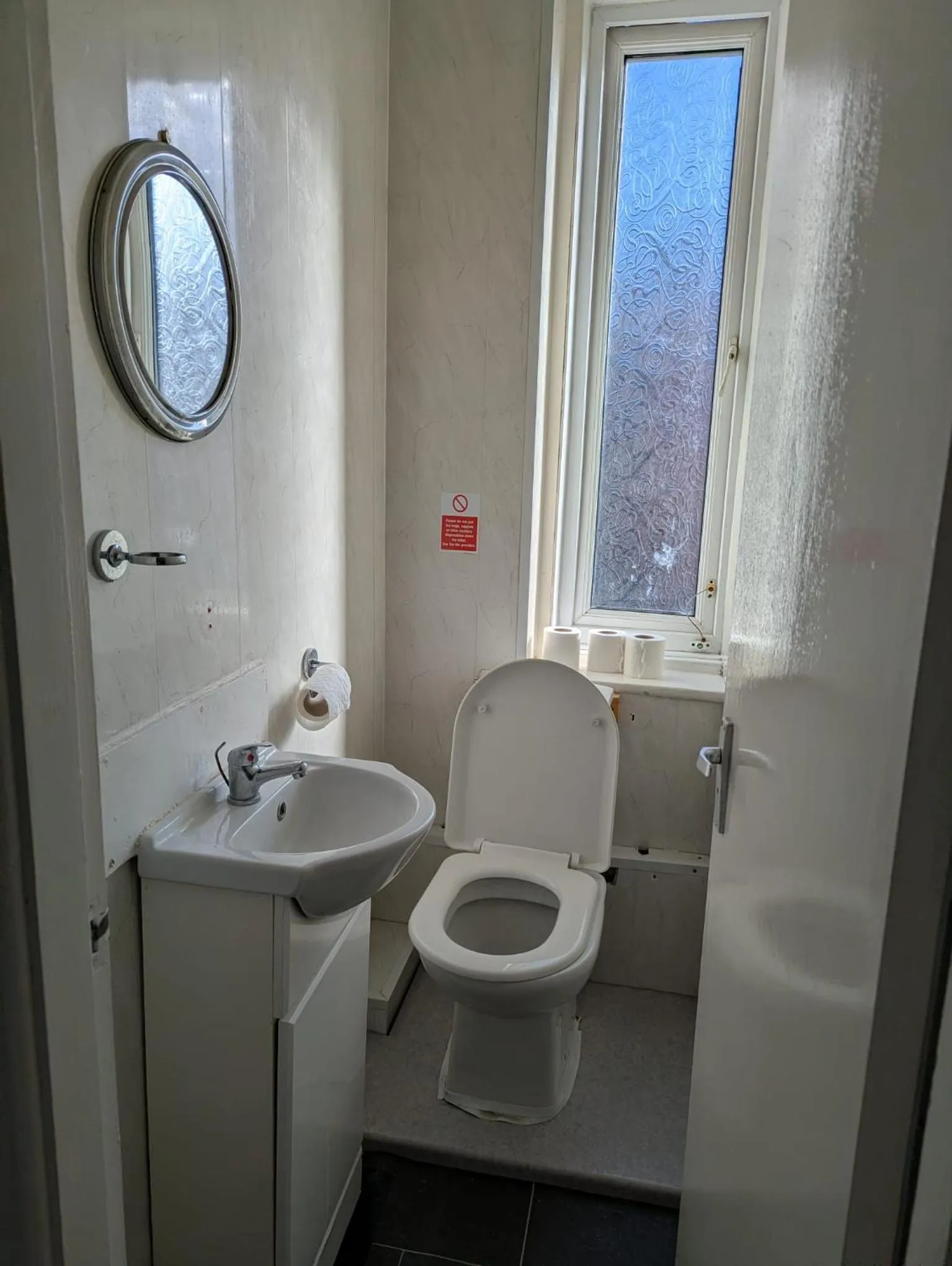 Toilet in Fern Villa Hotel - Albert Road