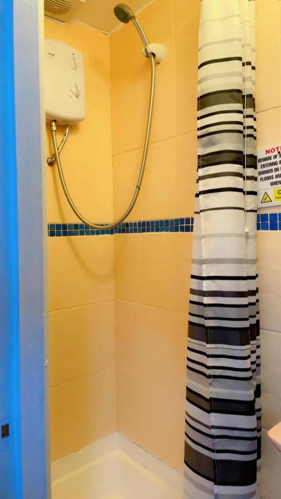 Shower in Fern Villa Hotel - Albert Road