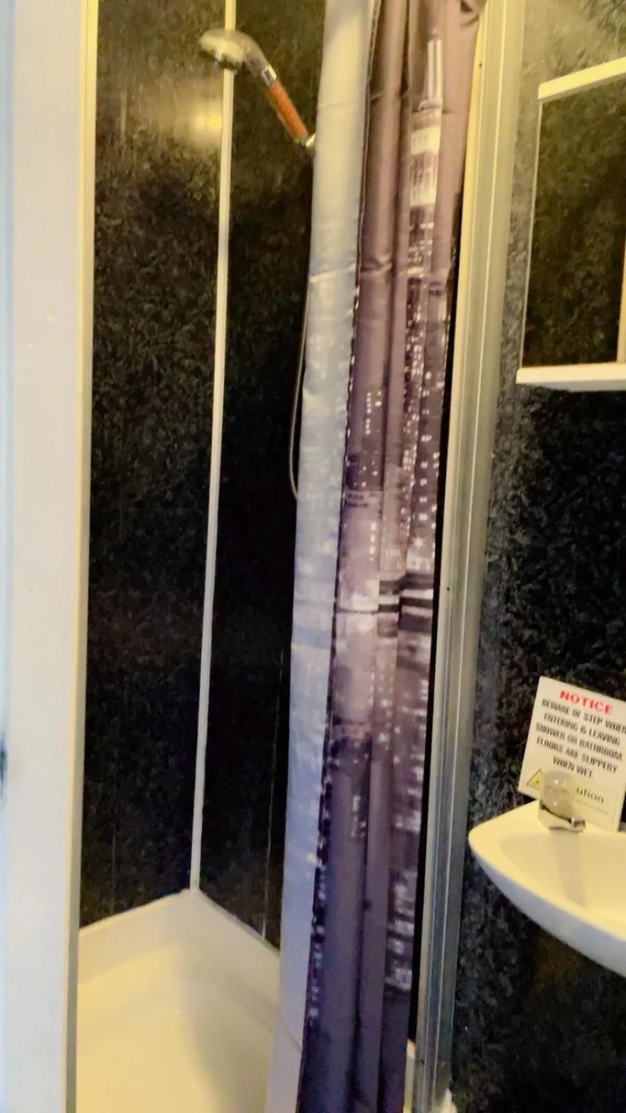 Shower in Fern Villa Hotel - Albert Road