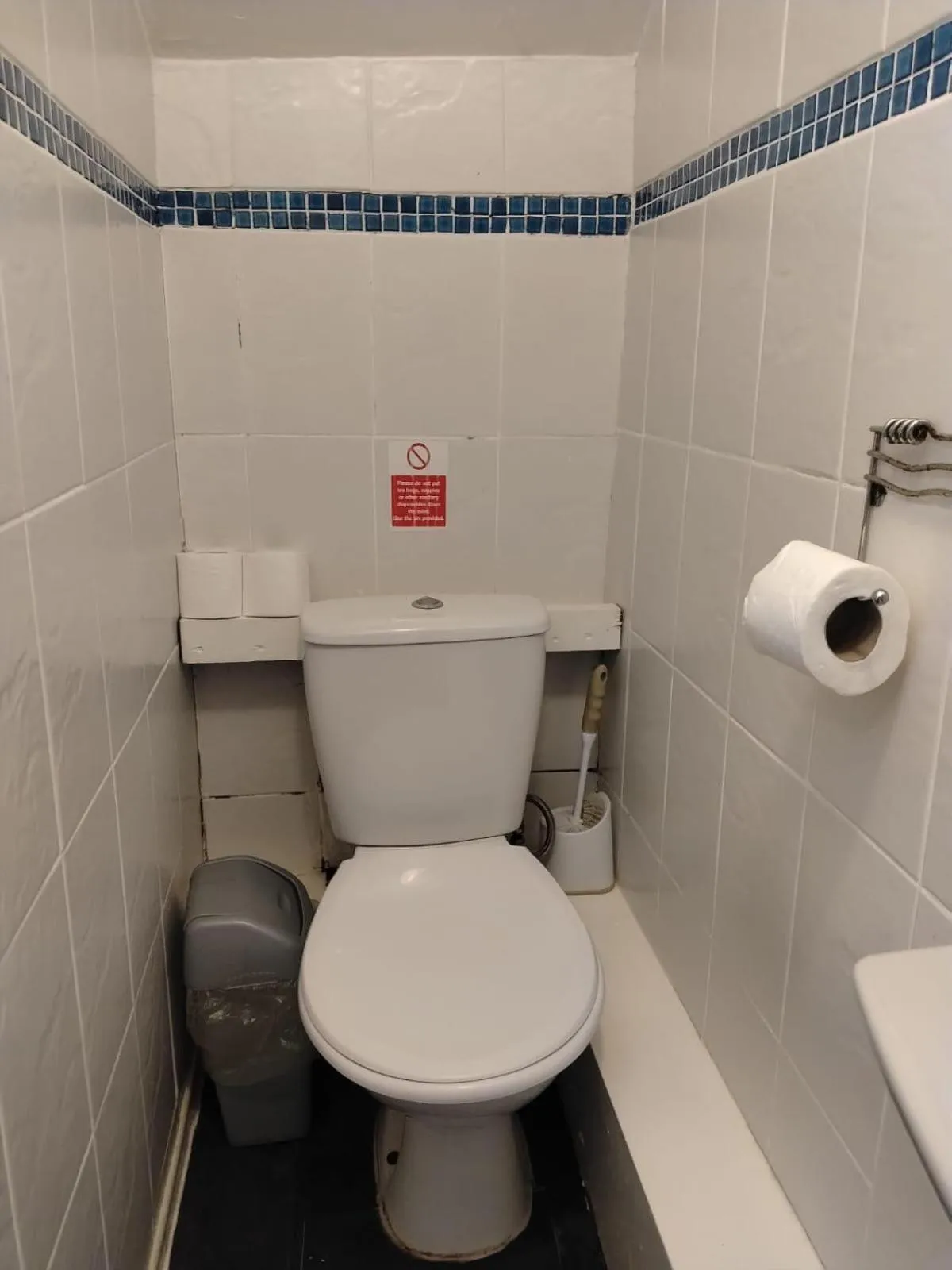 Toilet in Fern Villa Hotel - Albert Road
