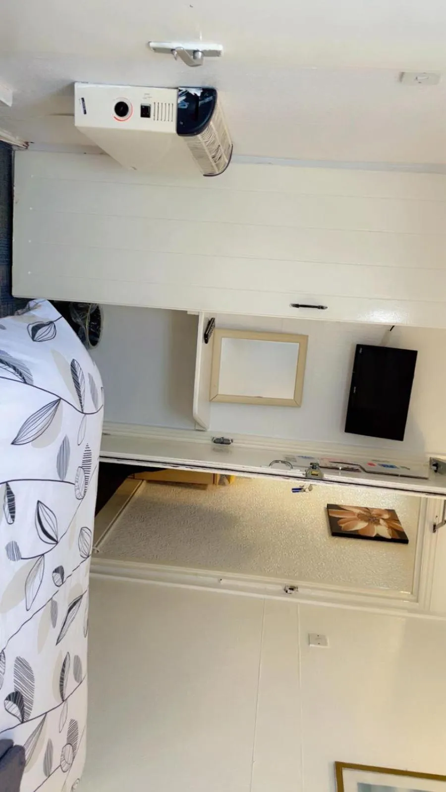 Bed in Fern Villa Hotel - Albert Road