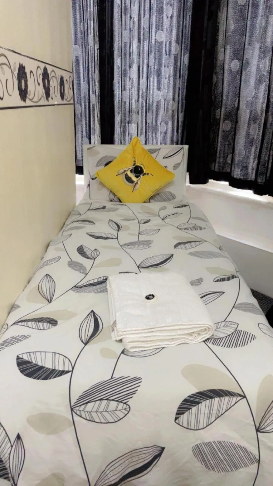 Bed in Fern Villa Hotel - Albert Road