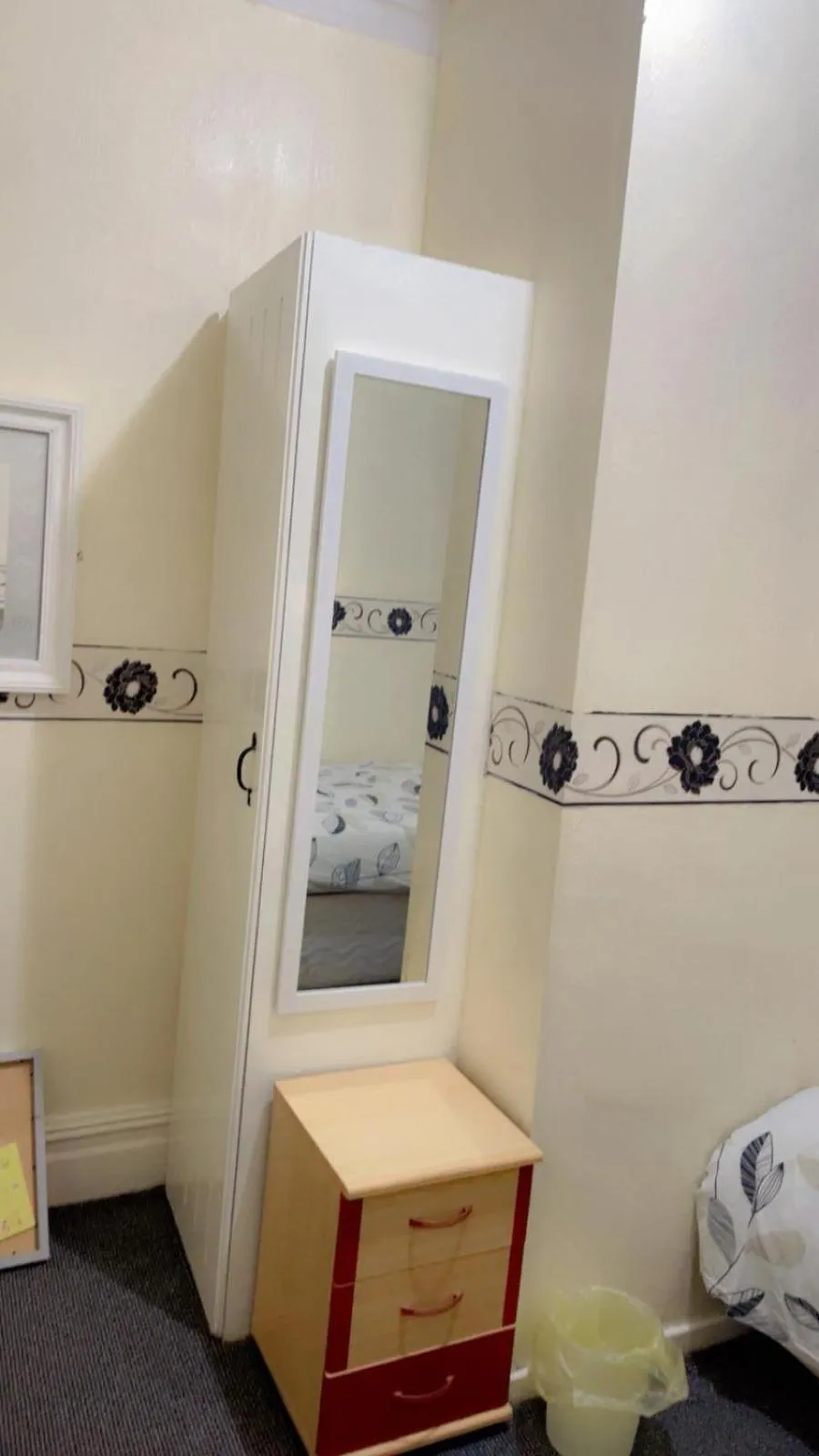 Bed in Fern Villa Hotel - Albert Road