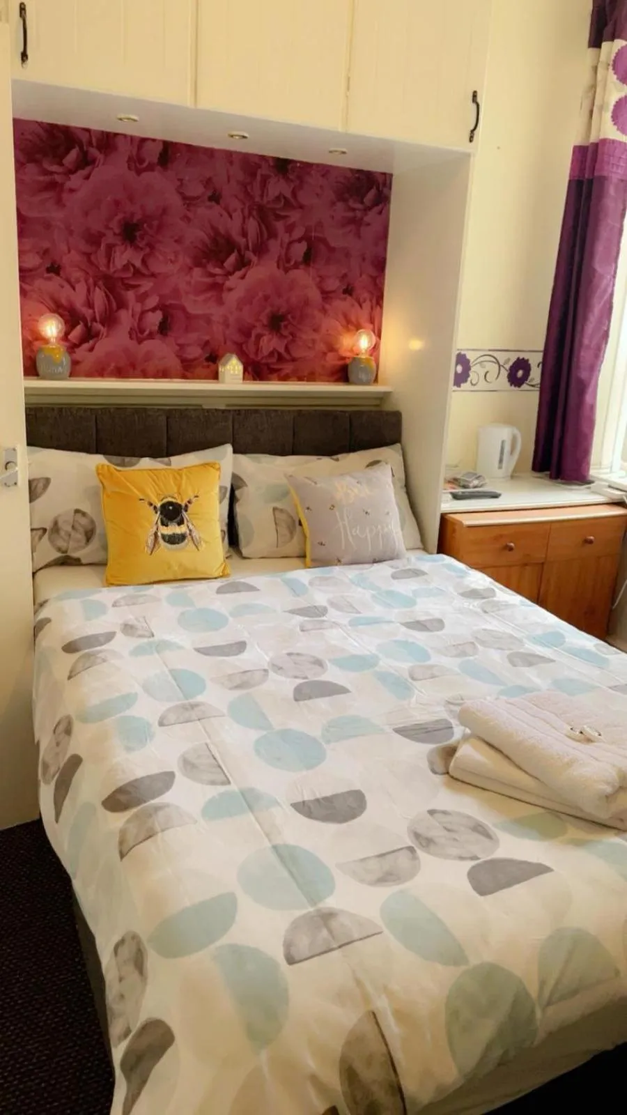 Bed in Fern Villa Hotel - Albert Road