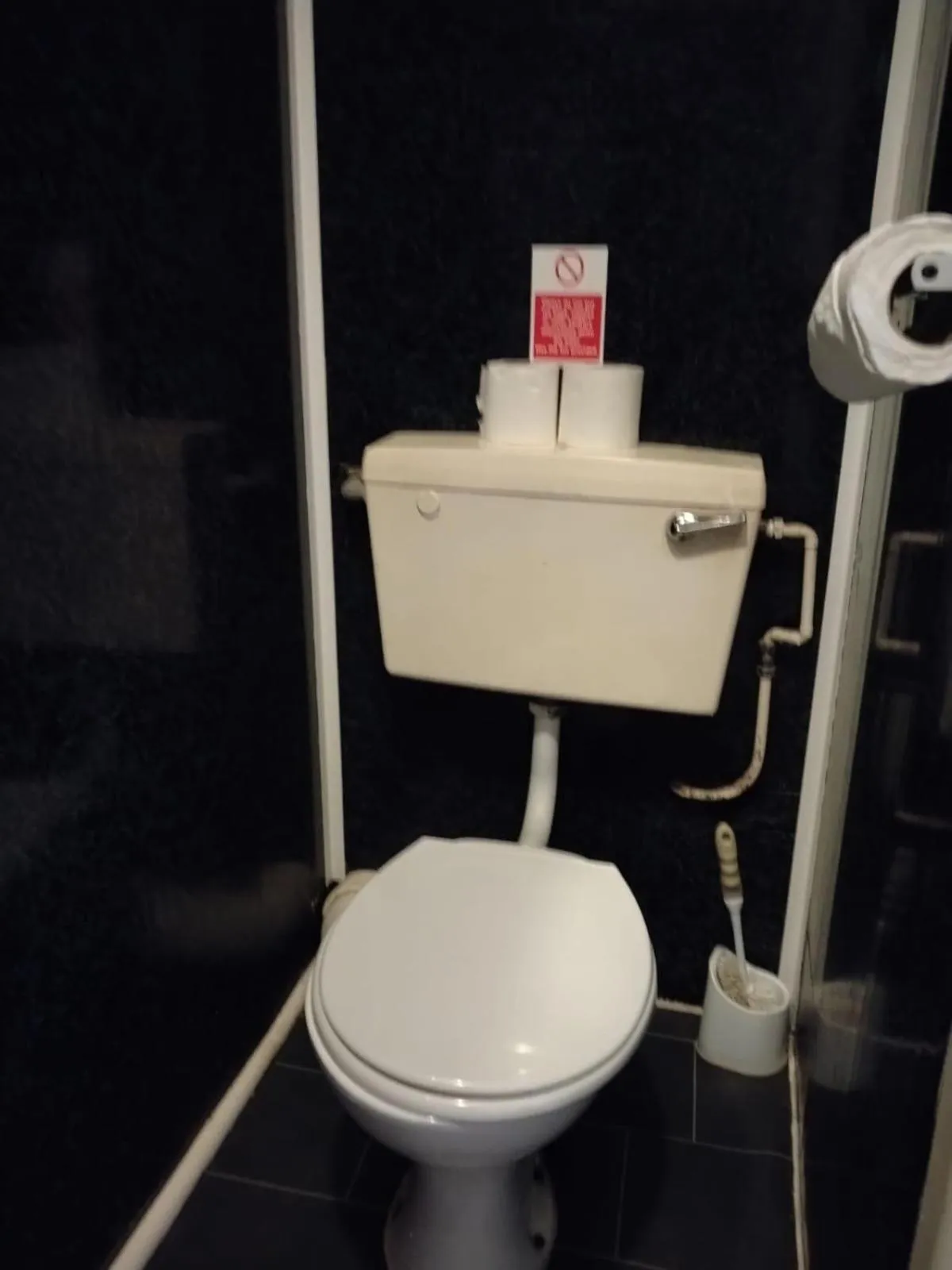 Toilet in Fern Villa Hotel - Albert Road