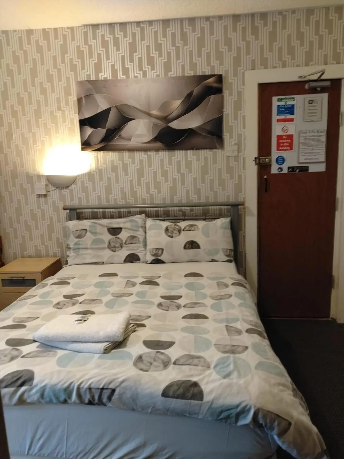 Bed in Fern Villa Hotel - Albert Road