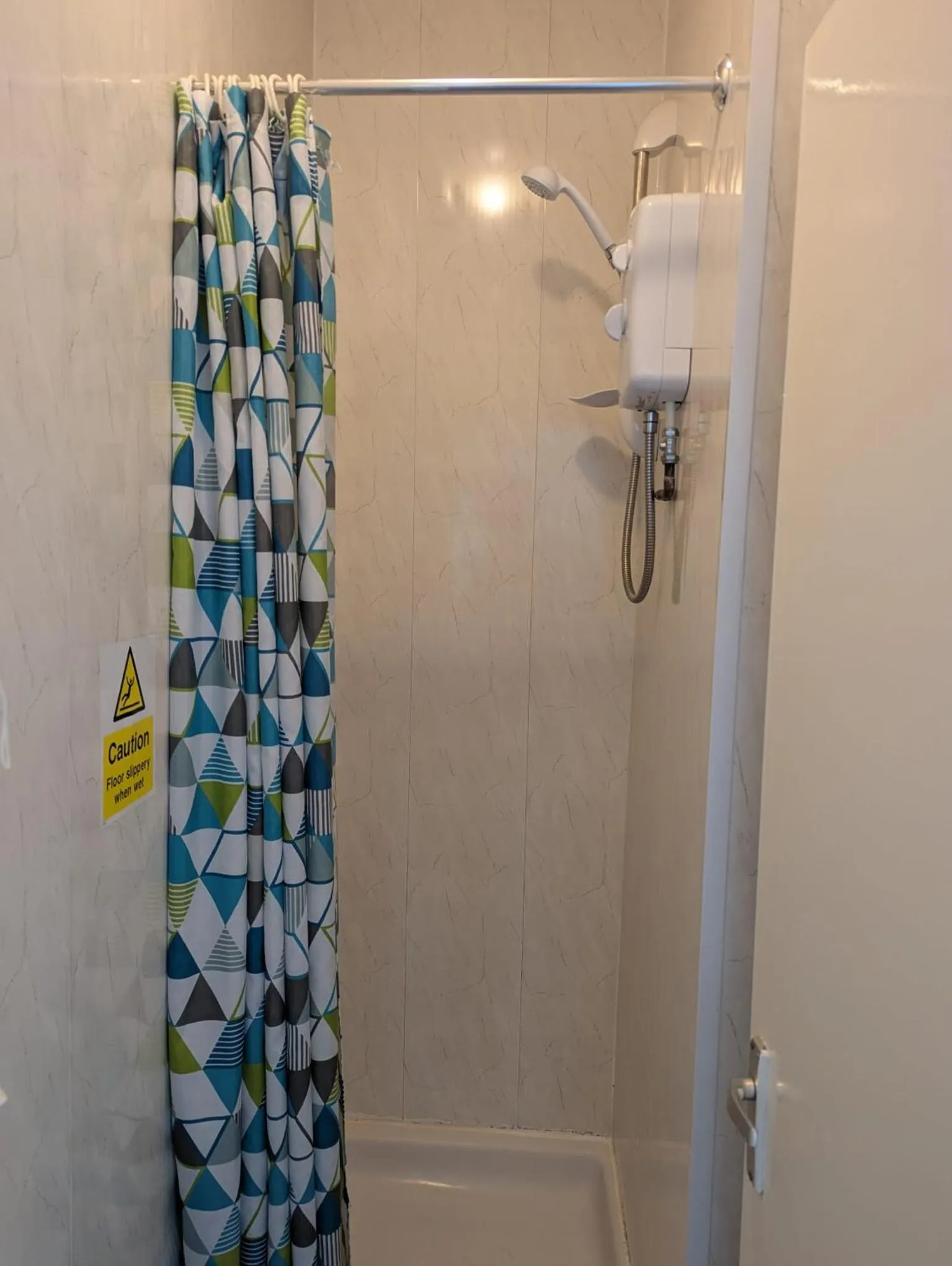 Shower in Fern Villa Hotel - Albert Road