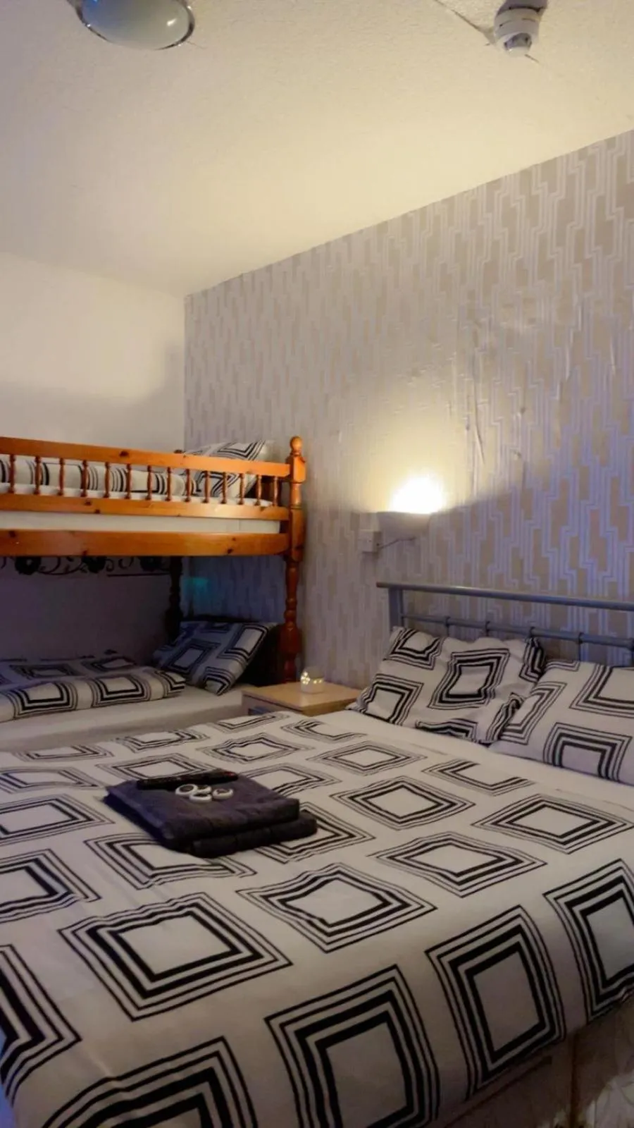 Bed in Fern Villa Hotel - Albert Road