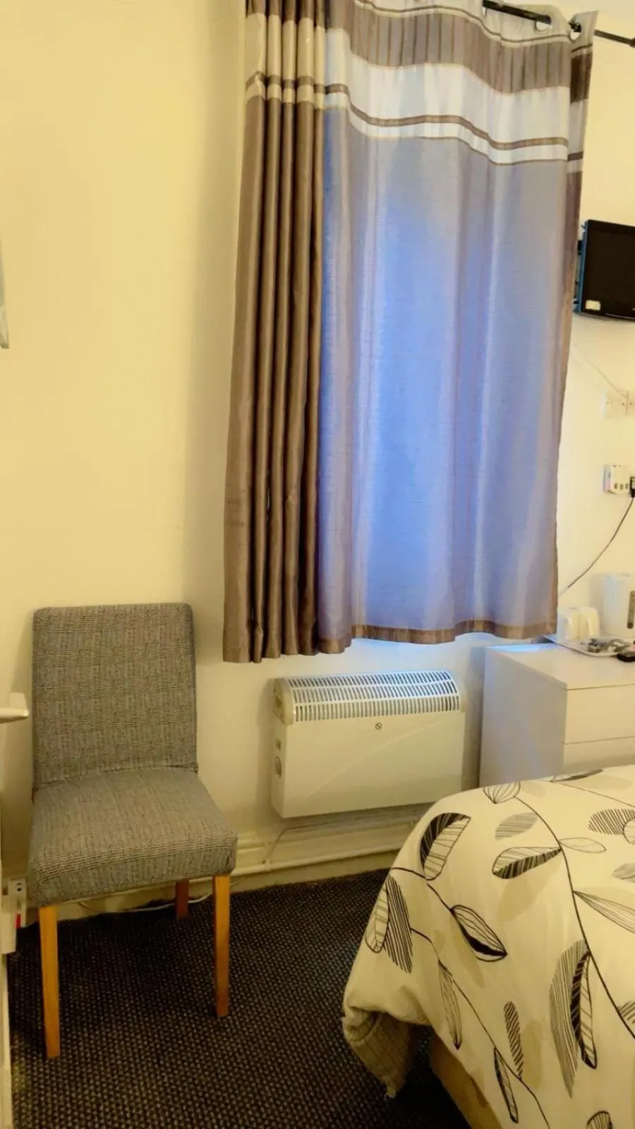 Bed in Fern Villa Hotel - Albert Road