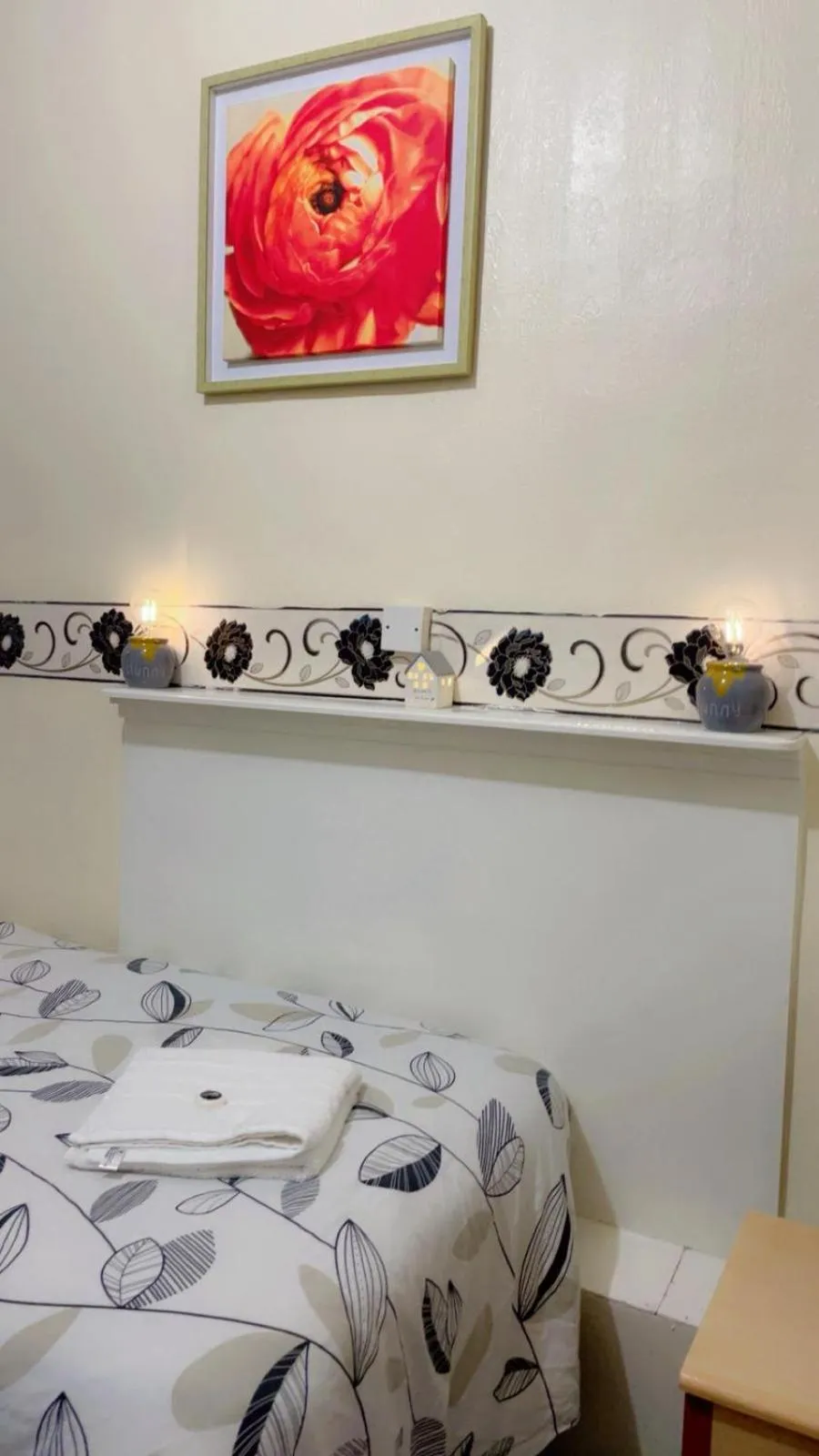 Bed in Fern Villa Hotel - Albert Road