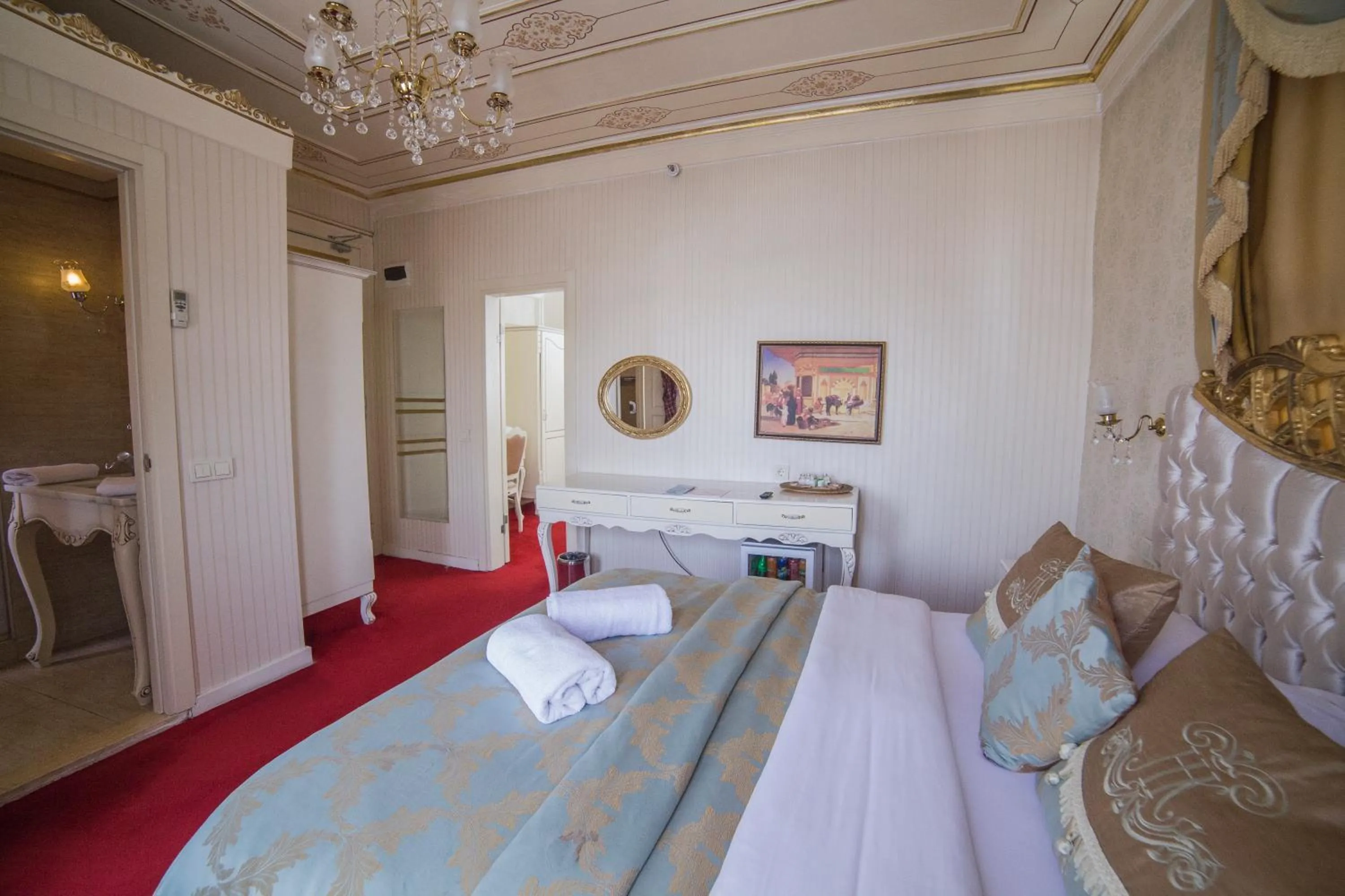 Bedroom, Bed in HHK Hotel