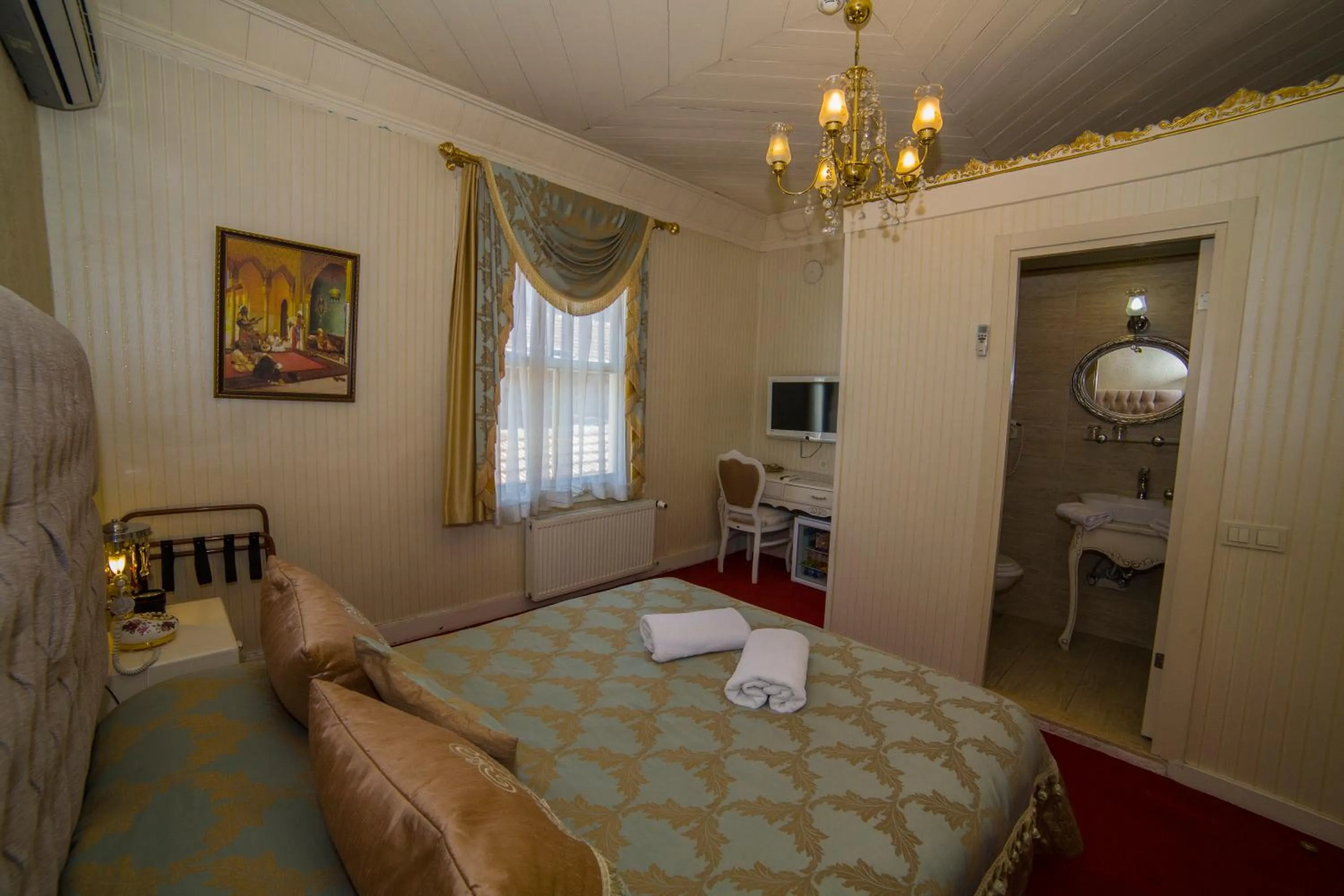 Photo of the whole room, Bed in HHK Hotel