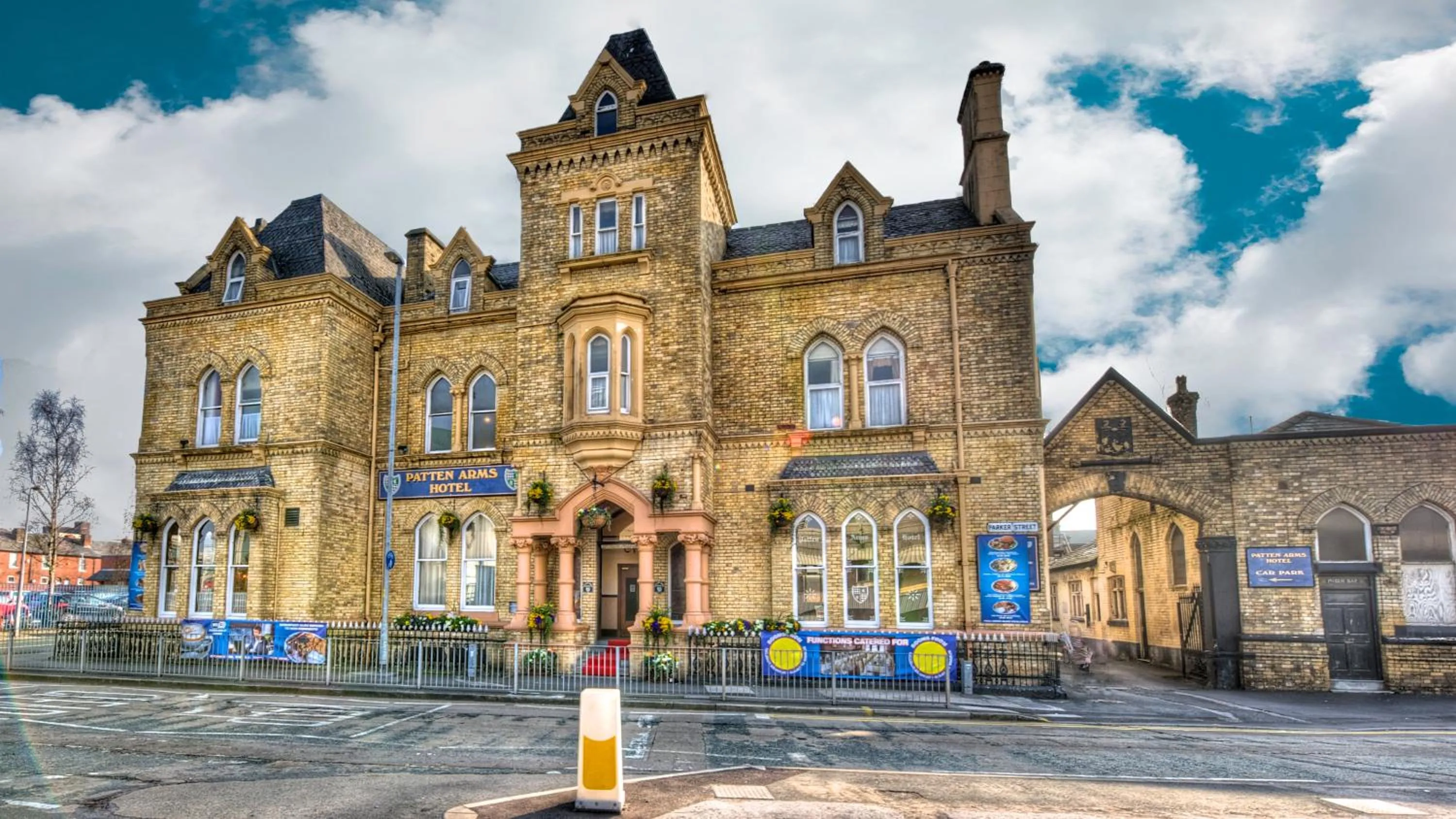 Facade/entrance in Patten Arms Hotel
