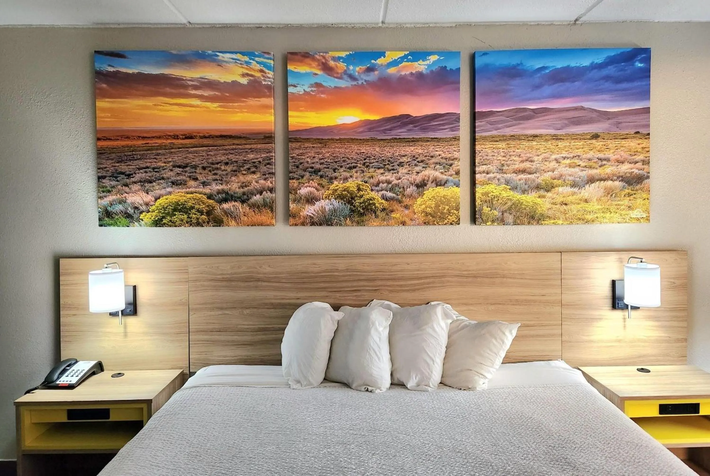 Photo of the whole room, Bed in Days Inn by Wyndham Houston