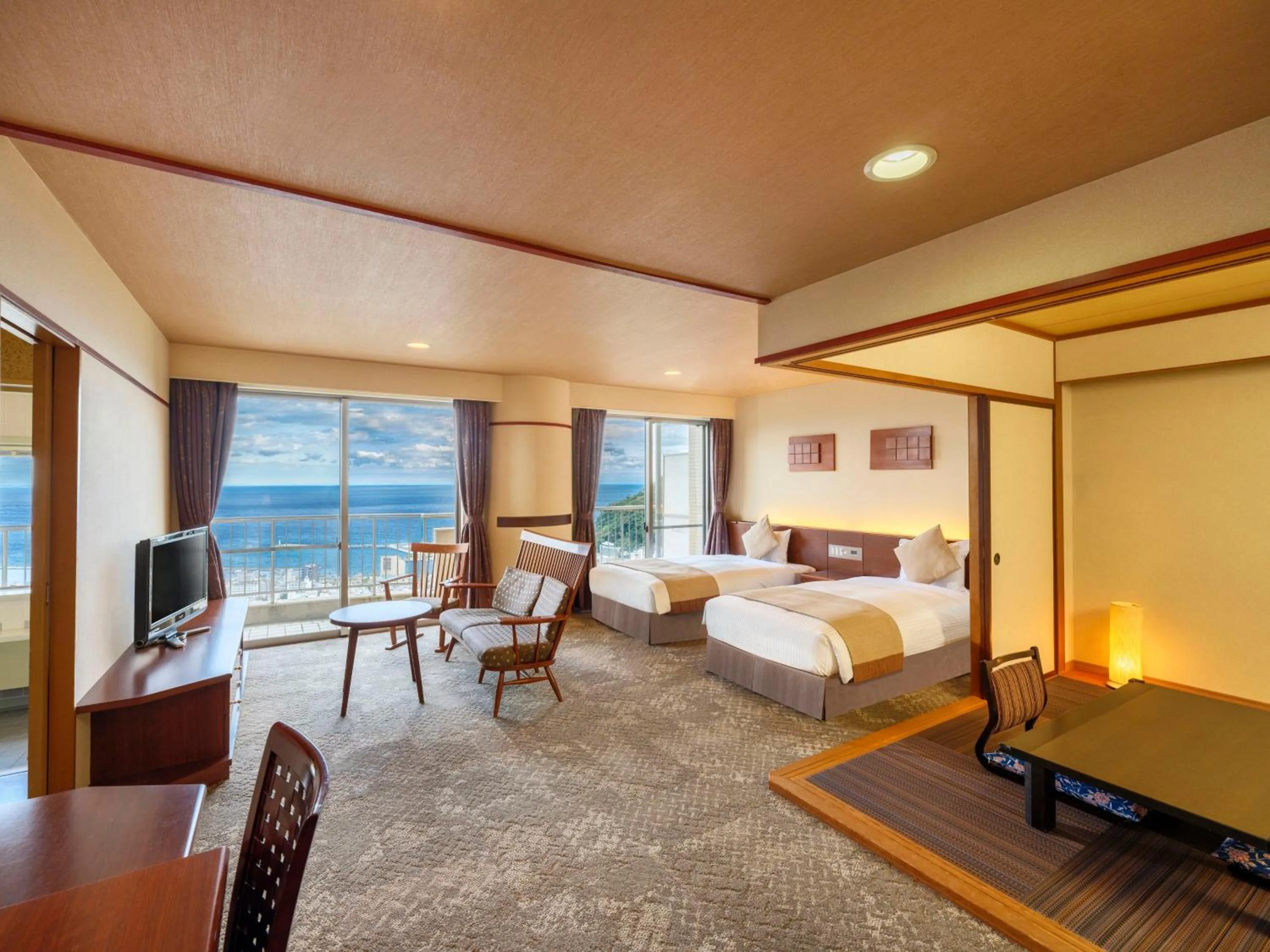 Photo of the whole room, Bed in KAMENOI HOTEL Atami