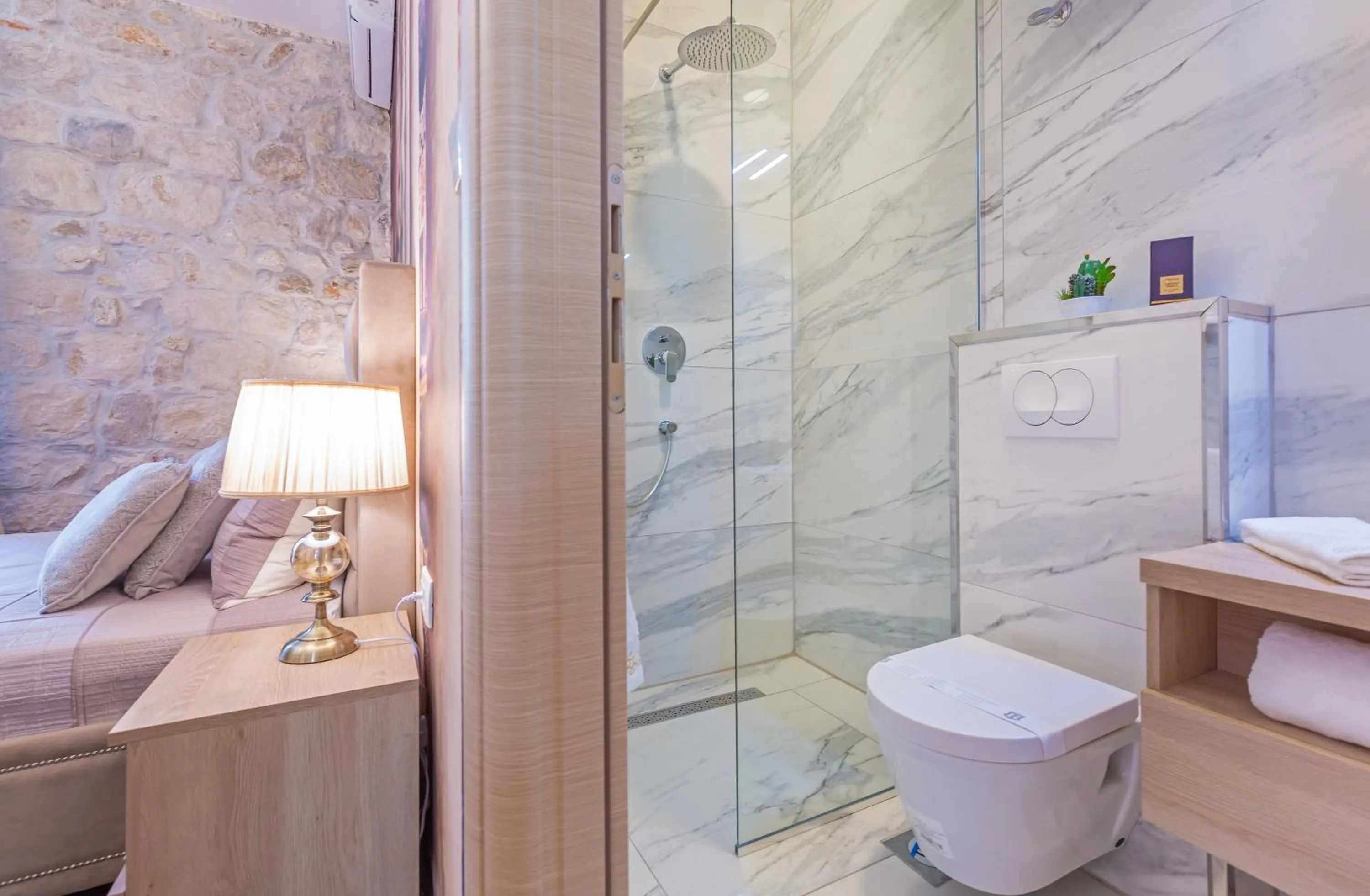 Shower in Seven Stars Accommodation Dubrovnik