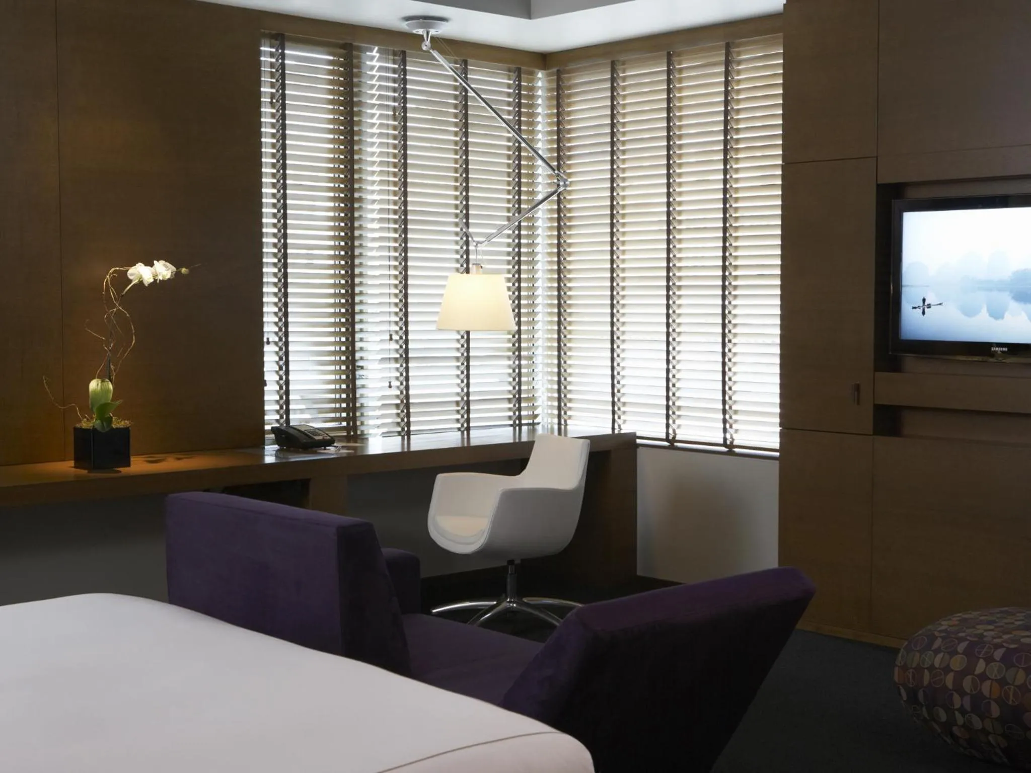 Photo of the whole room, Bed in Hotel Le Germain Calgary