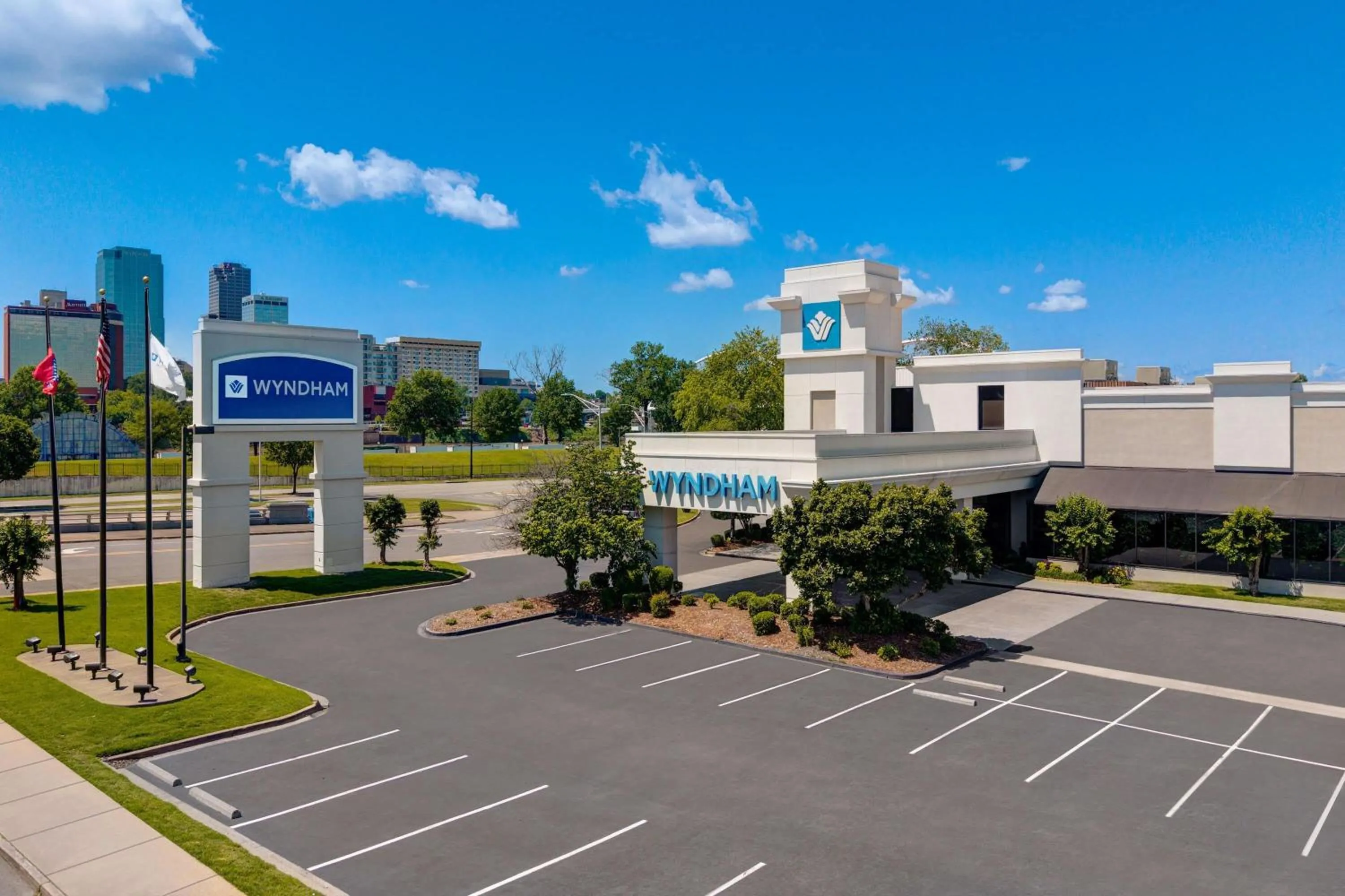 Property building in Wyndham Riverfront Hotel