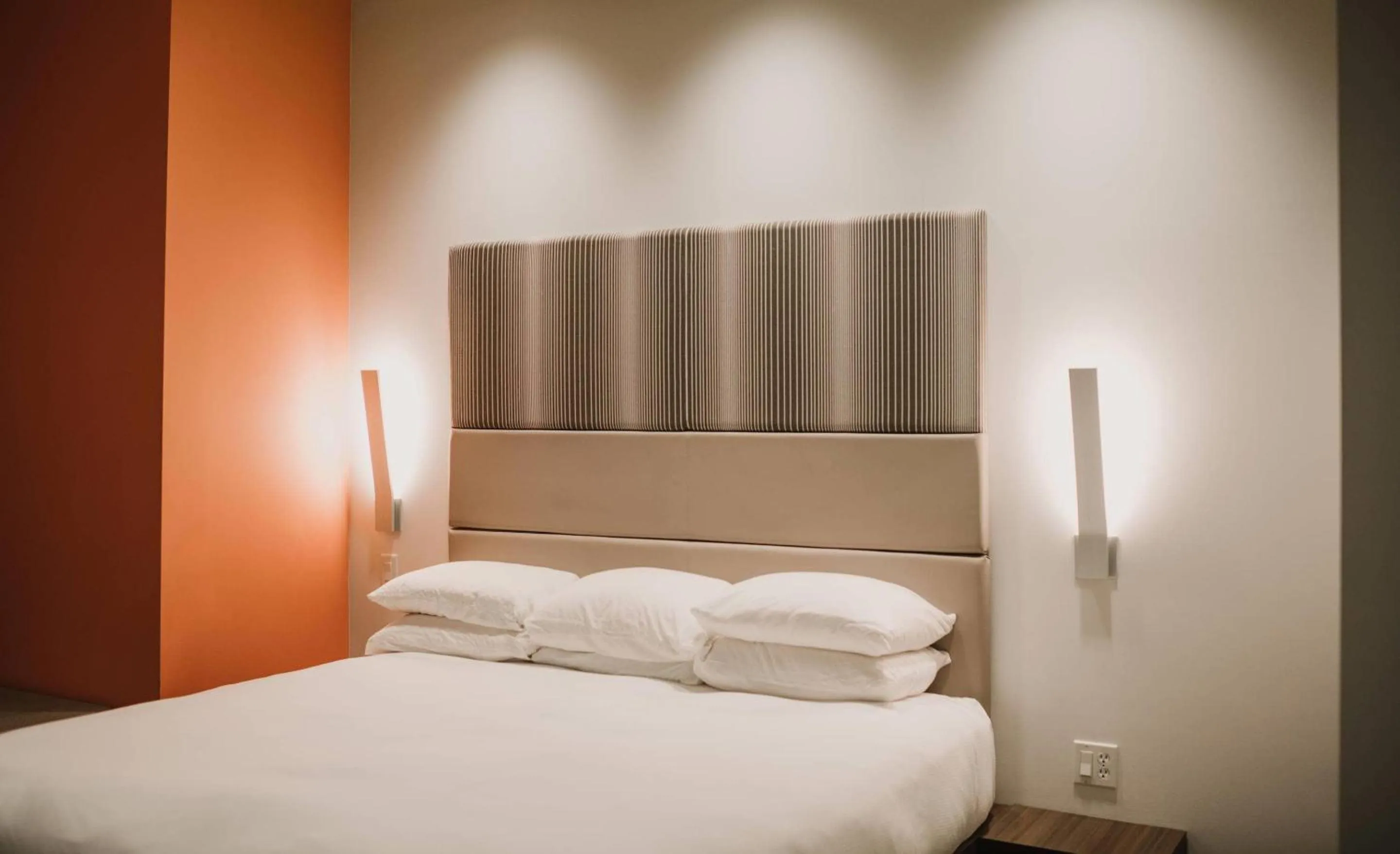 Bedroom, Bed in CityFlatsHotel - Grand Rapids, an Ascend Collection Hotel
