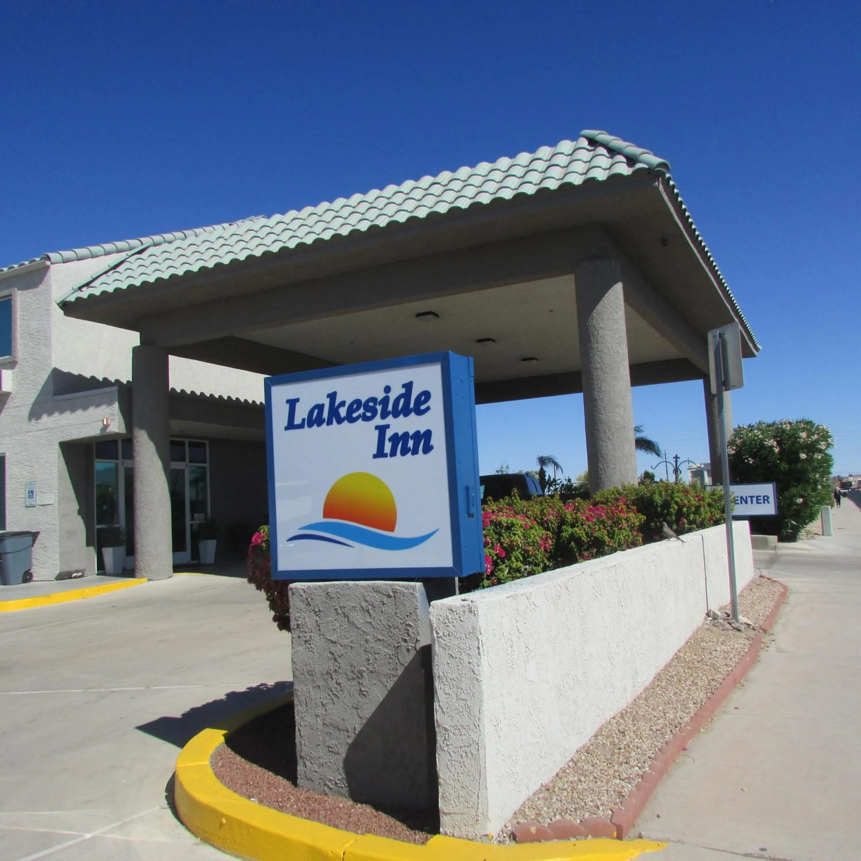 Property building in Lakeside Inn Lake Havasu City