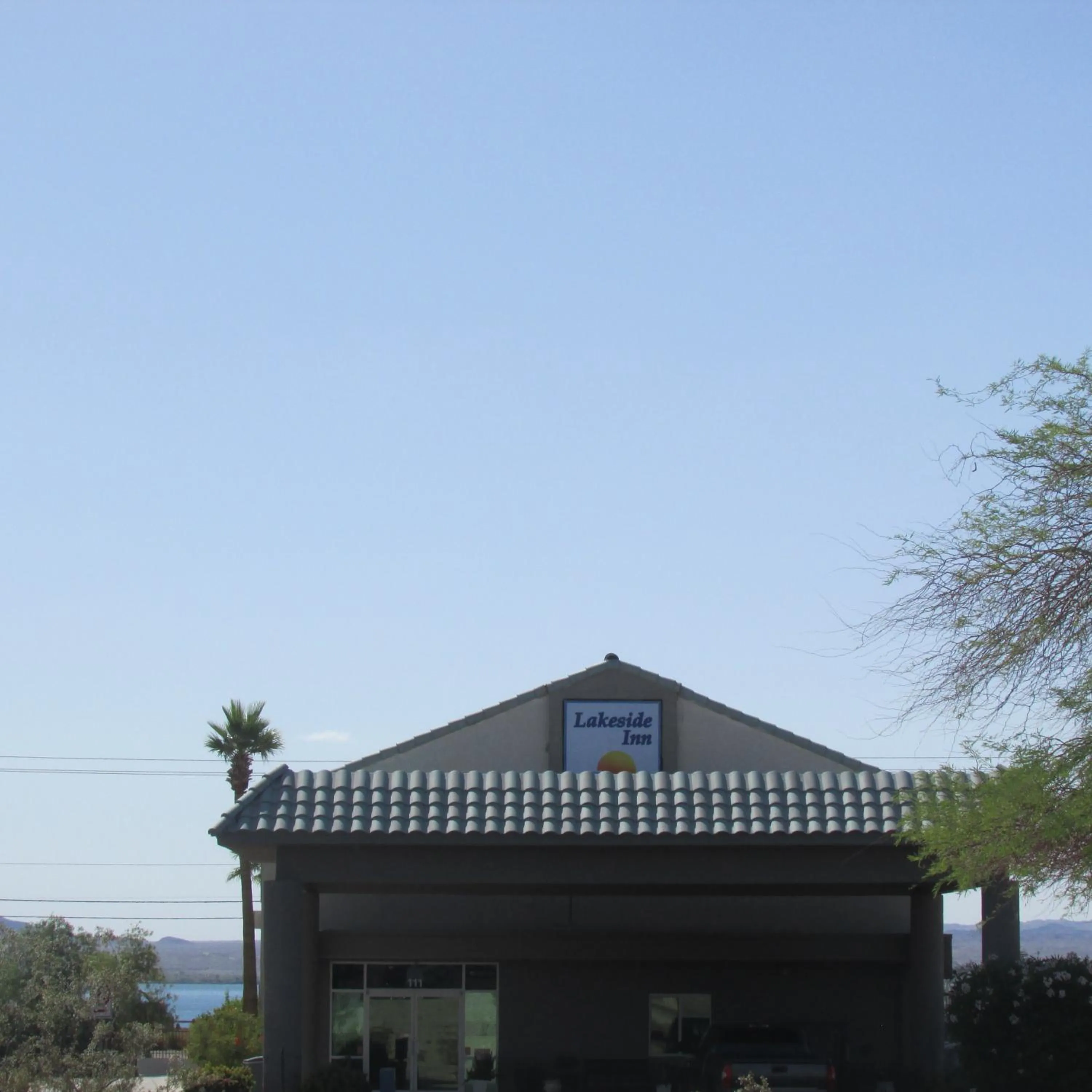 Property building in Lakeside Inn Lake Havasu City