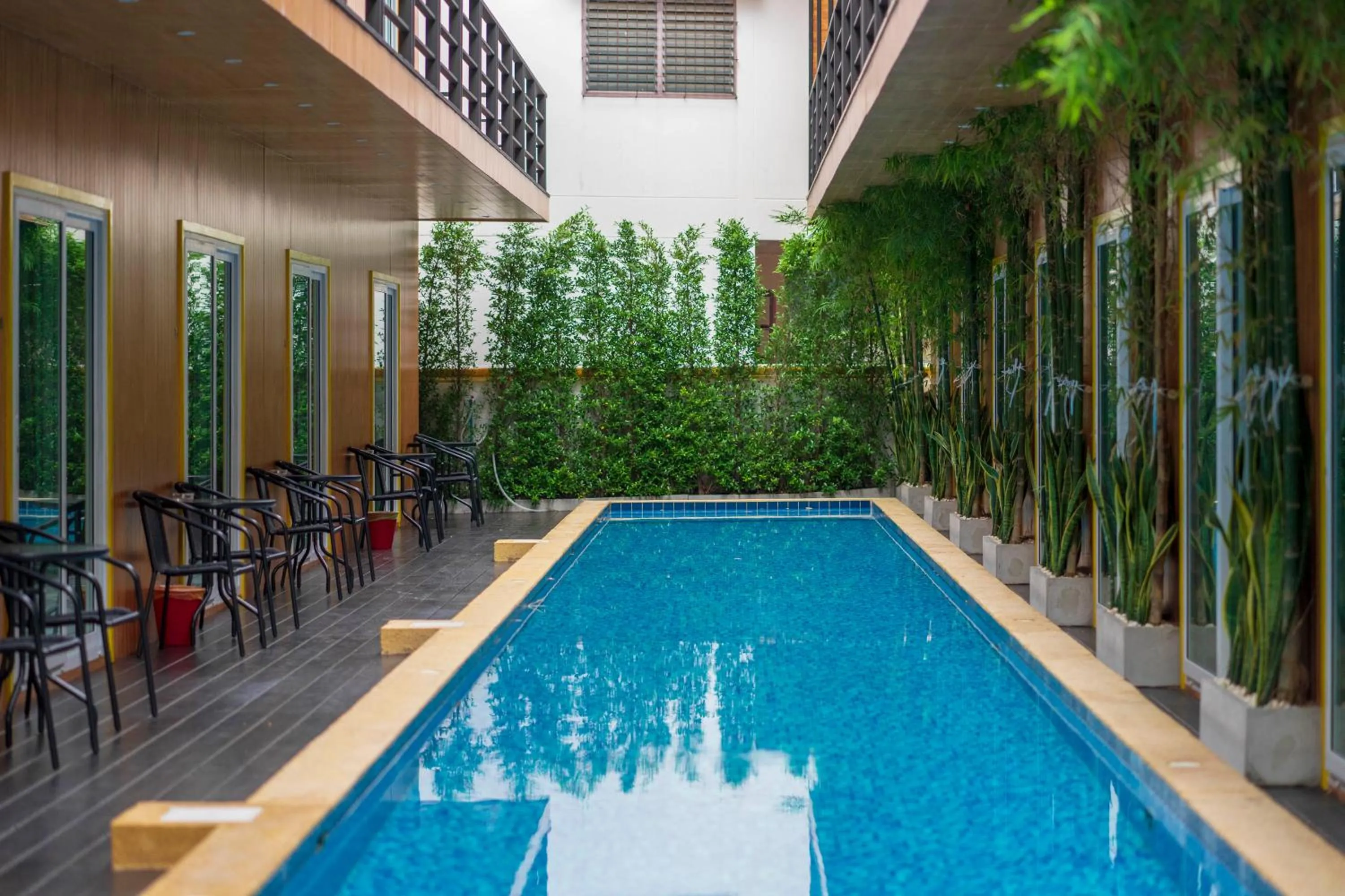 Swimming pool in Resort V - MRT Huai Khwang