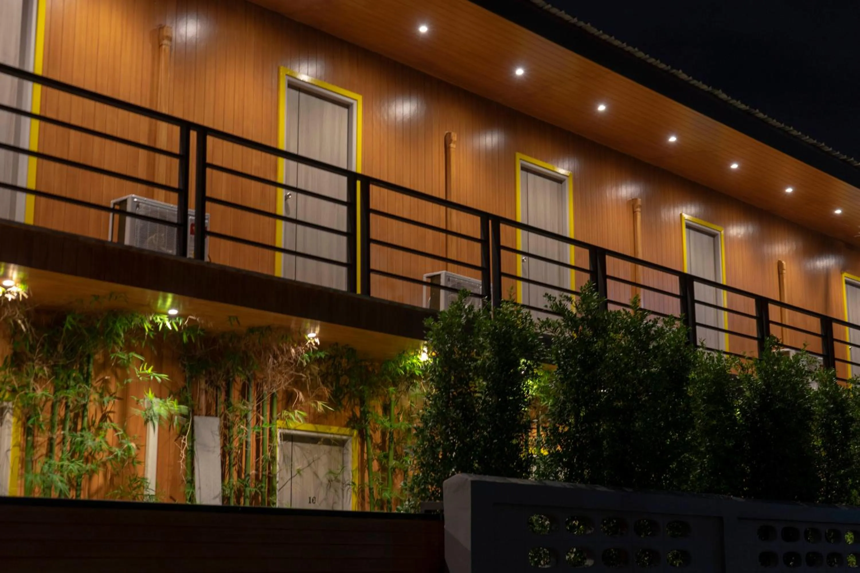 Area and facilities in Resort V - MRT Huai Khwang